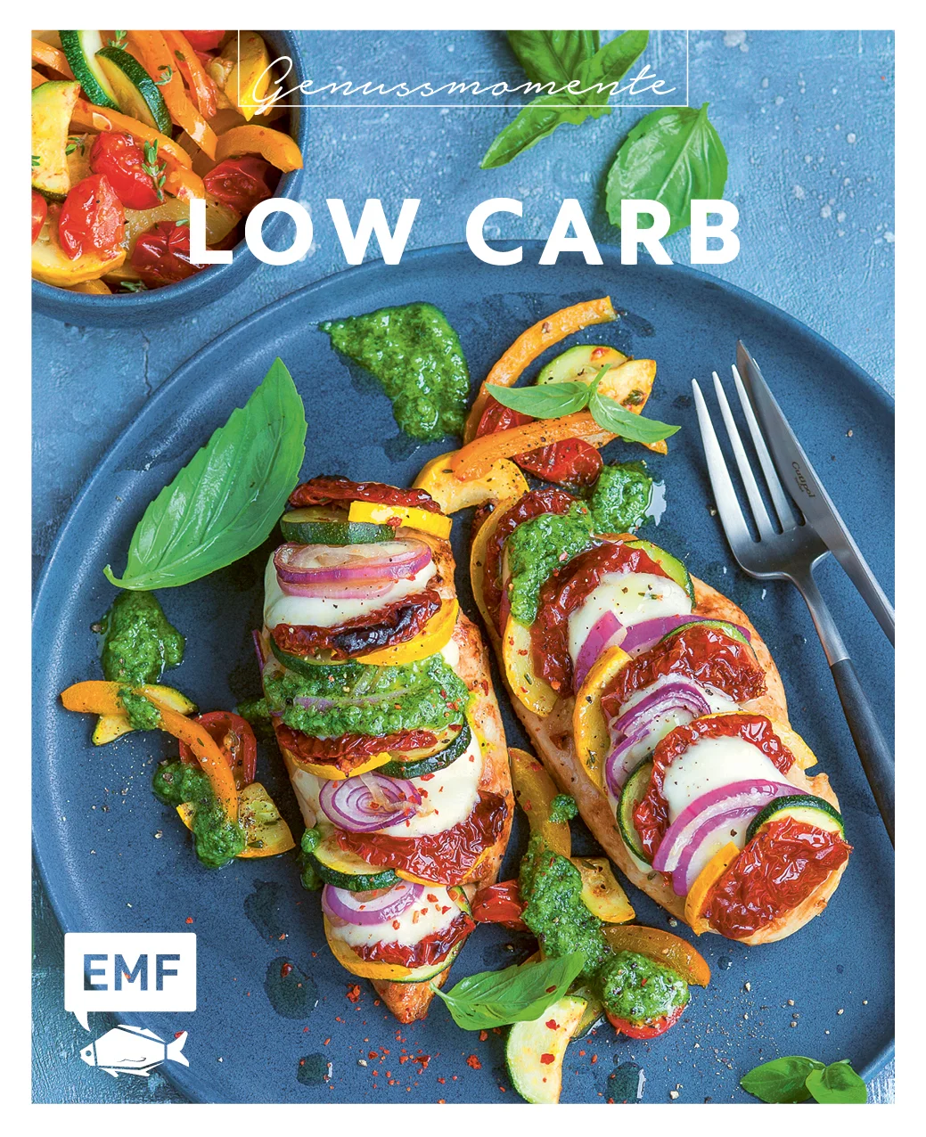 Leicht – Lecker – Low CarbDer neue Band der Genussmomente-Reihe vereint tolle Rezepte aus der Low-Carb-Küche. Für alle, die die Low-Carb-Diät ausprobieren möchten, oder auf der Suche nach Inspiration für neue, leichte Gerichte sind.30 leckere, abwechslungsreiche Rezepte aus der Low-Carb-KücheFrische, leichte Gerichte, die die Low-Carb-Ernährung zum Genuss machenTolle Bilder & kreative Rezepte im handlichen Format und modernen DesignAuf Kohlenhydrate verzichten und trotzdem vollwertig Essen und Genießen – klingt schwierig? Ist es nicht! Mit den Genussmomenten Low-Carb halten Sie den perfekten Helfer in der Hand, um sich mit Low-Carb-Ernährung leicht zu fühlen. Die kreativen Rezepte mit frischen Zutaten machen Lust auf Kochen, auf Genießen und mehr! Für Low-Carb-Einsteiger, Low-Carb-Profis und alle, die sich gerne ausprobieren.