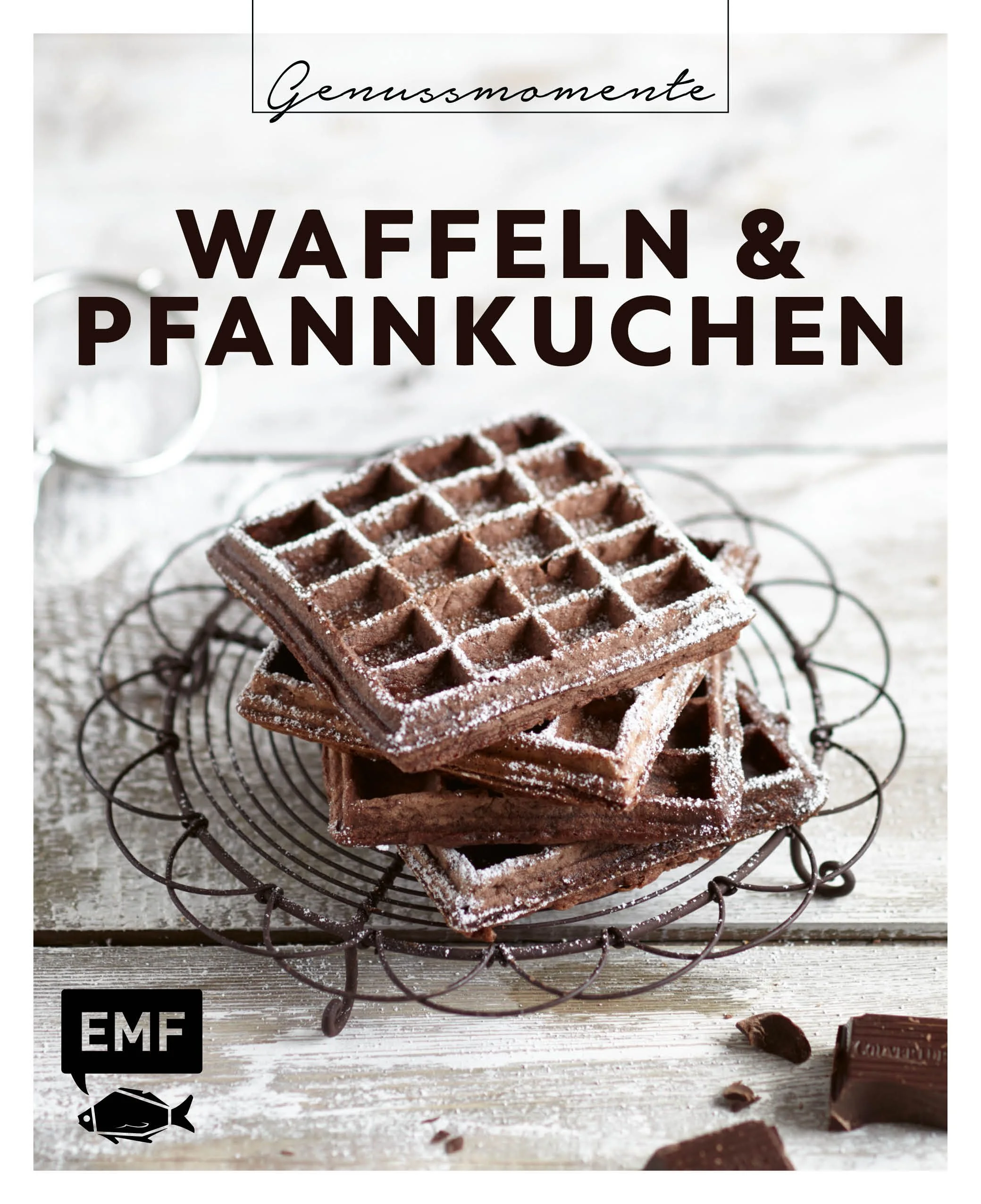 Waffeln und Pfannkuchen – wer sagt da schon Nein?Der neue Band der Genussmomente-Reihe steckt voll verführerischer Rezeptvariationen für Waffeln & Pfannkuchen. Von süß über herzhaft bis gesund, als Hauptgericht, Beilage oder Dessert – hier finden Sie Rezepte für jeden Anlass und jeden Waffel- & Pfannkuchen- Freund. 30 köstliche Rezepte, um Waffeln und Pfannkuchen mal traditionell zu genießen und mal ganz neu zu entdeckenMit Tipps & Tricks fürs perfekte GelingenModernes Design & handliches Format zum Hammer-PreisDie beiden Klassiker liebt jeder, ob Klein oder Groß! Die meisten kennen Sie von klein auf mit Zimt-Zucker, Marmelade, Puderzucker, oder Nutella. In diesem Kochbuch finden Sie jedoch neben klassischen Rezepten jede Menge neue Inspirationen, um die Teigspeisen abwechslungsreich zu servieren. Mit den kreativen Kochideen entlocken Sie auch dem hartgesottensten Fan noch ein überraschtes 'Mmmhhh, so kenn ich das noch gar nicht!'. Beschenken Sie sich selbst oder Freunde & Familie mit diesen Lieblings-Schlemmerrezepten – denn dem Duft von frischen Waffeln & Co. kann doch wirklich niemand widerstehen, oder?  