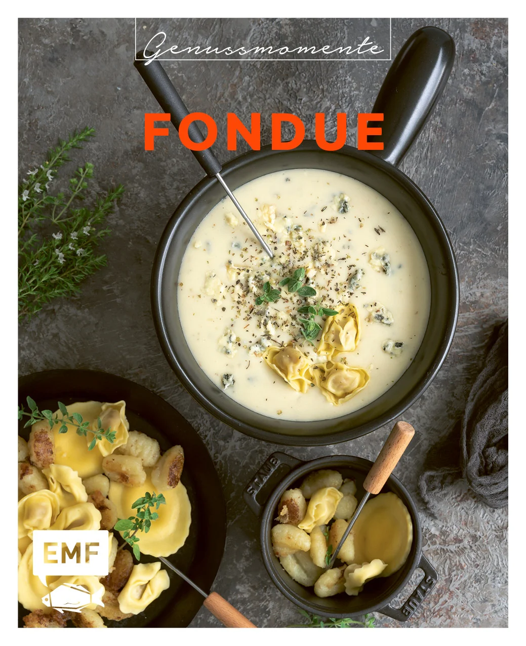 Auf die Gabel fertig los! In diesem Kochbuch finden sie die besten, abwechslungsreichsten und kreativsten Fondue-Rezepte auf einen Blick. Neben jeder Menge interessanter Fondue-Kreationen dürfen natürlich auch die Klassiker nicht fehlen: ob süßes Schokoladenfondue oder herzhaftes Käsefondue – alle sind mit dabei.  Dieses handliche Kochbuch enthält:25 Rezepte mit unterschiedlichsten Fondue-Variationen für gesellige AbendeTipps und Tricks für das richtige Zubehör und Werkzeug sowie interessante Facts über das Fondue im AllgemeinenBeilagen-Rezepte für die richtige Begleitung der FonduesEgal ob Weihnachten, Silvester oder einfach nur ein Zusammentreffen mit Familie oder guten Freunden: in diesem Buch finden sich allerhand Ideen und Gerichte für die kulinarische Untermalung Ihres besonderen Anlasses. Ziegenkäse, Seafood, Trüffel, Tapas, Weiße Schokolade, Salted Caramel – all das gibt es in raffinierter Fondue-Form. Dazu gibt es spannende Rezepte für Dips, Saucen und Beilagen, die Ihr Fondue abrunden. Let’s get this fondue party started!