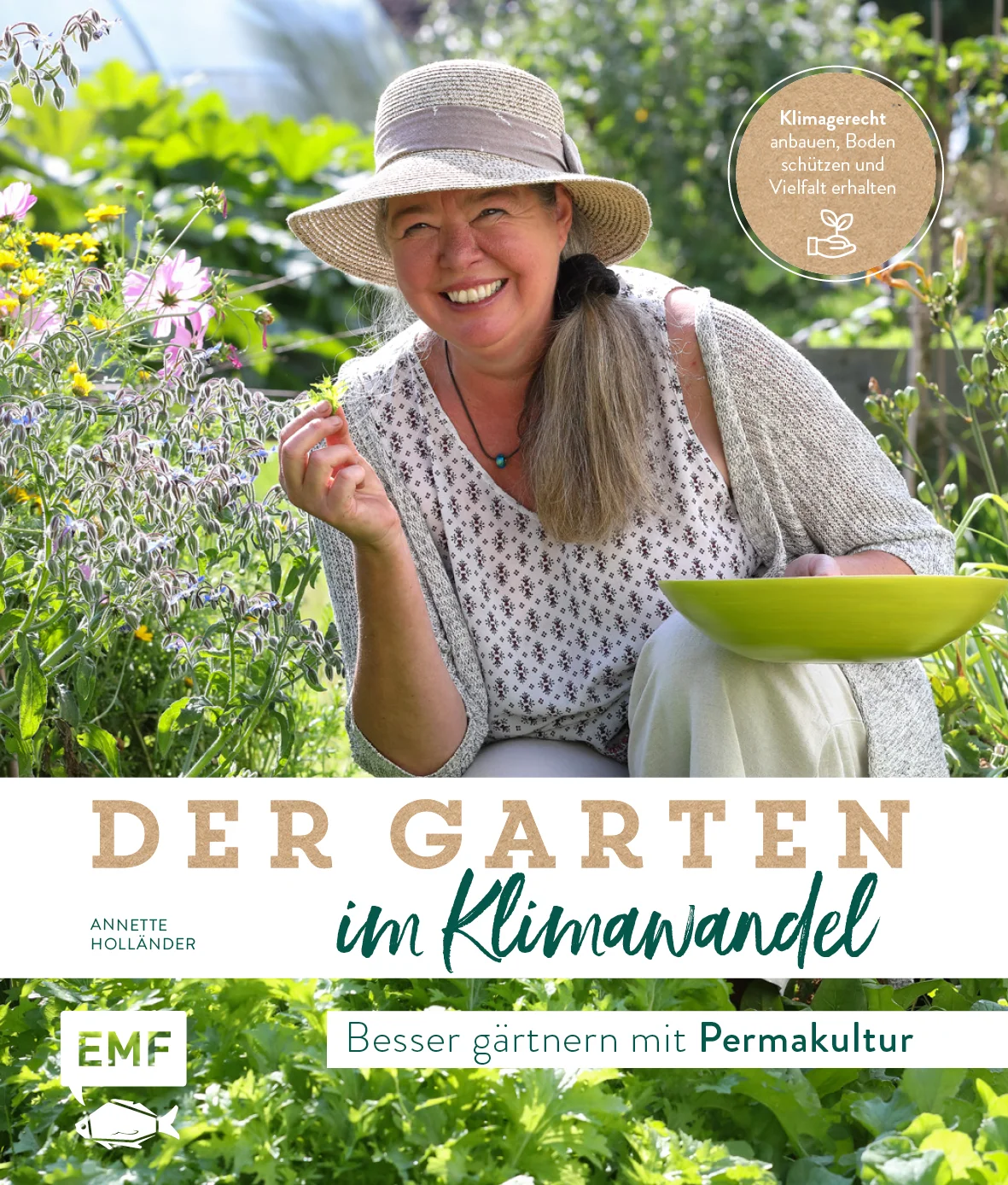 Der Klimawandel stellt uns und den Selbstversorgergarten vor immer größer werdende Herausforderungen. Wie kann man am besten auf Trockenheit reagieren? Wie lässt sich klimaangepasst wirtschaften? Welche Möglichkeiten gibt es auf großen und kleinen Flächen einen möglichst hohen Ertrag zu erzielen ohne Ressourcen zu verschwenden? Eine Antwort auf diese Fragen liegt in der Permakultur. Dieser Ansatz setzt auf ein ökologisches Gleichgewicht im Garten, das sich selbst reguliert und dadurch wasser- und ressourcenschonend ist. Permakultur als Lösungsansatz für klimaangepasstes GärtnernAlle Hintergründe kompakt zusammengefasst: Klima, Boden und Nachhaltiges gärtnernPraktische Anwendungstipps rund um Permakultur im eigenen GartenDie besten Trockenheitsverträglichen Gemüse- und Obstsorten Annette Holländer ist Samengärtnerin, Naturpädagogin und leidenschaftliche Selbstversorgerin. In ihrem neuen Buch erläutert sie die wichtigen Zusammenhänge zwischen Gärtnern und dem Klimawandel, geht auf die Dringlichkeit ein, unsere Böden zu schützen und zeigt am Beispiel ihres eigenen Gartens wie sich Permakultur und klimaangepasstes Gärtnern verwirklichen lassen.