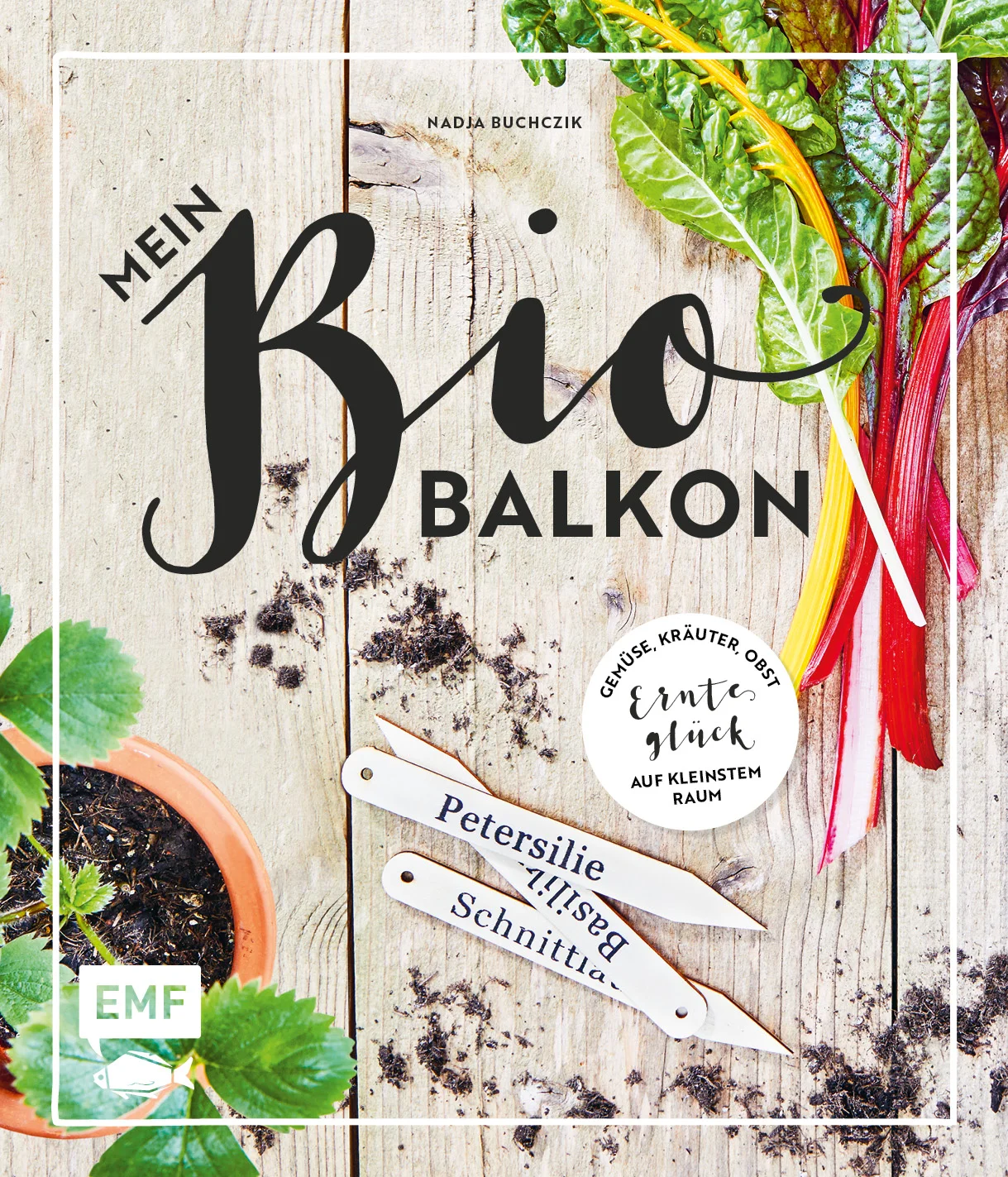 Bio – logisch! Wer sein Essen selbst anbaut, weiß, was drin ist. Was gibt es Schöneres, als in erntefrisches Gemüse zu beißen oder noch sonnenwarme Erdbeeren zu essen. Auch, wenn man keinen (Schreber-) Garten sein Eigen nennen kann, muss das nicht heißen, dass man auf selbstgezogenes Obst und Gemüse verzichten muss! Denn für das grüne Glück braucht man nicht viel Platz. Egal, ob Terrasse, Balkon oder Fensterbrett – jeder Platz wird zum Gärtnern genutzt!Mit 44 Pflanzportraits – perfekt für kleine AnbauflächenDetaillierte Exkursseiten für noch mehr InfosMit vielen Praxistipps für das Gärnern auf dem BalkonJetzt mit Trendthema RegrowingWelche Kräuter lassen sich im Topf ziehen, welches Beerenobst passt in den Blumenkasten? Erfahre in diesem Buch, welche Gemüsesorten auch auf einem Nordbalkon mit wenig Licht auskommen, welche Obstbäume sich auch auf 4 Quadratmetern ziehen lassen und wie man das Wohnzimmer im Grünen zum Bienenparadies umgestaltet. Dieses Buch stellt in über 40 Pflanzportraits Obst-, Gemüse-, und Kräutersorten vor, die sich problemlos auch auf kleinen Anbauflächen ziehen und ernten lassen. Das sorgt für ganz viel Abwechslung auf dem Teller! Und die zahlreichen einsteigerfreundlichen Praxis- und Pflegetipps garantieren für jede Balkonsituation die optimale Ernte.  