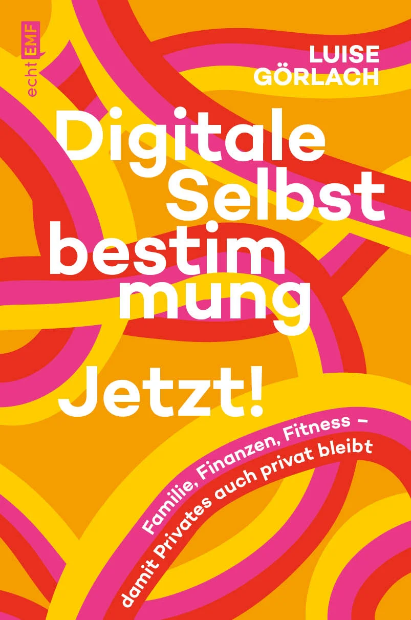 Hurra, die Digitalisierung ist da! Und greift mit großen Händen gierig in alle Lebensbereiche. Wir tracken akribisch unseren Schlaf, recherchieren ängstlich Symptome, banken und versichern alles per Mausklick. Warum auch nicht, wir haben ja nichts zu verbergen! Oder doch? Denn Arbeitgebende, Kreditinstitute, Werbekonzerne und Cyberkriminelle reiben sich vergnügt die Hände. Unsere Unachtsamkeit stillt ihren Datenhunger. Es wird Zeit für den Widerstand: Mittels digitaler Selbstverteidigung übernehmen wir wieder die Kontrolle über unsere Daten! Luise Görlach zeigt, wie digitale Selbstbestimmung auch ohne technische Kenntnisse gelingt.