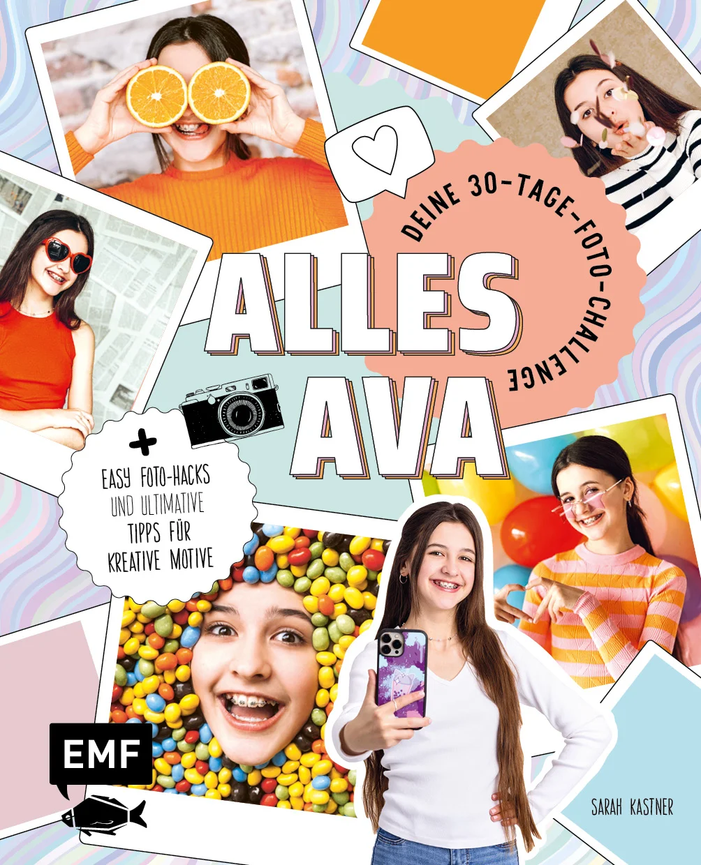 It’s challenge time! – Das neue Buch von YouTube-Star „Alles Ava“YouTube-Kinderstar Ava liebt kleine und große Herausforderungen. Auf ihren Social-Media-Kanälen nimmt das fröhliche Energiebündel ihre Fans Woche für Woche mit durch ihr Leben – und postet coole Fotos auf Instagram. In ihrer neuen 30-Tage-Foto-Challenge zeigt dir Ava zusammen mit ihrer Lieblingsfotografin Sarah, wie auch du ganz easy kreative Bilder machen kannst.30 kreative Ideen für coole Fotos mit dem SmartphoneMit easy Foto-Hacks und Tipps von Ava und Fotografin SarahBe creative – alleine oder mit der BFFExklusive Einblicke: Behind the Scenes beim Shooting mit AvaMit Platz zum Eintragen und Einkleben von FotosSchnapp dir dein Smartphone und los geht’s! Spannende Licht- und Spiegeleffekte, außergewöhnliche Perspektiven und tolle Ideen für Indoor- und Outdoor-Fotos – für kreative Bilder brauchst du keine Kamera. Konfetti-Party, selbstgebastelte Farbfilter, stylische Retrowand oder DIY-Fotobox – mit den 30 Fotoideen hast du auf jeden Fall jede Menge Spaß, ob alleine oder mit der BFF. Und natürlich gibt es viele praktische Foto-Hacks und Tipps von Ava und ihrer Lieblingsfotografin Sarah. Exklusiv für alle Ava-Fans: Behind the Scenes beim Shooting – Ava zeigt dir spannende Einblicke hinter die Kulissen.