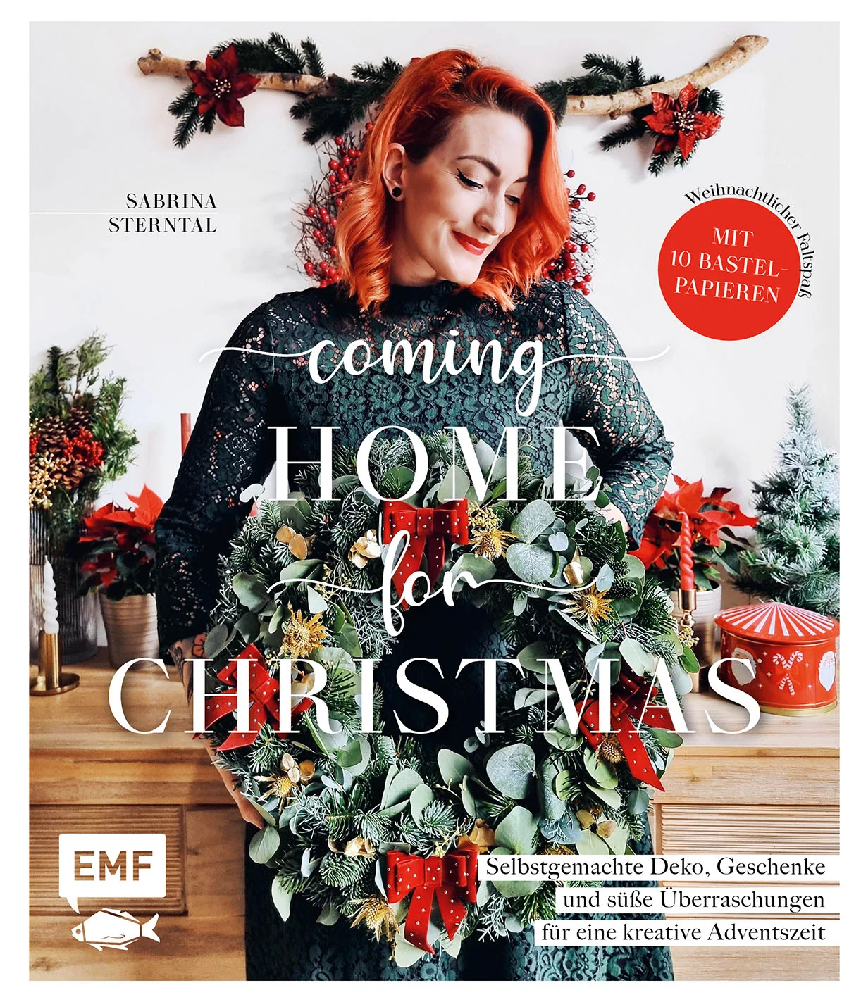 Das große DIY-Weihnachtsbuch mit den festlichsten Projekten von @sabrinasterntal. Mit diesen ausdrucksstarken Dekoideen, leckeren Rezepten und raffinierten Geschenken wird die Weihnachtszeit ein wahres Fest.Dieses DIY-Buch enthält eine riesige Auswahl an Weihnachtsideen für eine besinnliche Adventszeit. Es richtet sich an alle, die Weihnachten lieben und es sich zu Hause mit kreativem Einsatz besonders gemütlich machen möchten.So viele Ideen in einem Buch – Weihnachtszeit ist Bastelzeit!70 Projekte für ein festliches Weihnachten: Deko-Ideen,  Geschenktipps und raffinierte RezepteDie schönsten Projekte von @sabrinasterntalMit 10 weihnachtlichen Papieren zum BastelnDu liebst Weihnachten und freust dich jedes Jahr darauf, neue, kreative Ideen auszuprobieren? Dann ist dieses Buch genau das Richtige für dich! Es versammelt bezaubernde Dekoideen wie Kränze, Papiersterne, Schneekugeln und vieles mehr. Zudem bekommst du leckere Rezepte an die Hand, die einfach umzusetzen sind und dir deine Adventszeit ganz besonders versüßen. Lass dich außerdem von der Riesenbandbreite an Geschenktippts inspirieren und verschenke selbstgemachte Baiser-Bäumchen, Weihnachtsduftkerzen oder Spekulatius-Pralinen. Die Umsetzung aller Ideen und Projekte sind in diesem Buch genau erklärt und somit einfach umzusetzen.Bezaubernde Deko-Ideen: Kränze, Papiersterne, Schneekugeln und vieles mehrRaffinierte Geschenktipps wie Baiser-Bäumchen, Weihnachtsduftkerzen oder Spekulatius-PralinenLeckere Rezepte: Versüße dir den Advent mit Orangen-Glühwein, Candy-Cane-Chocolate-Hearts und Co.