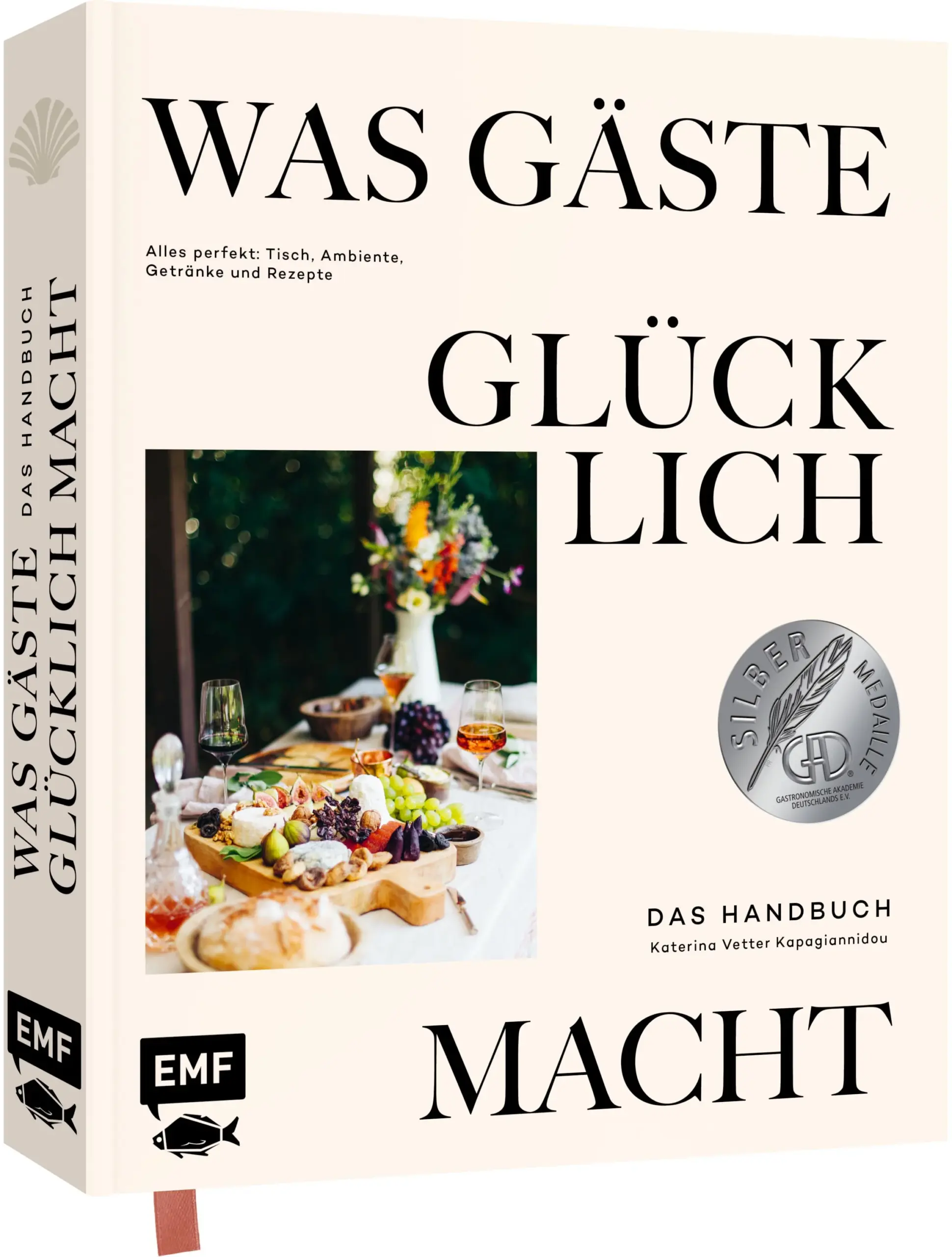 Genuss und Ästhetik – So begeistern Sie Ihre GästeWie macht man Gäste glücklich? Und welchen Einfluss hat Essen auf unsere Kommunikation? Dieses Buch beantwortet nicht nur diese Fragen, sondern gibt auch Antwort darauf, wie wir diesen Einfluss gezielt steuern und nutzen können. Und das kann je nach Ereignis ganz unterschiedlich aussehen: Wann macht Essen am besten sprachlos, wann unterbricht es lieber peinliche Stille? Wann sollte es makellos sein und wann ist es gerade der kleine Fehler, der es perfekt macht? Katerina Vetter Kapagiannidou ist Kommunikationsexpertin und Inhaberin des Feinkostlabels von und zu Tisch und weiß, welch starken Einfluss die Auswahl unserer Speisen auf unsere Kommunikation hat. Dieses Wissen teilt sie seit über 10 Jahren. Sie hat schon Staats-Dinner ausgerichtet und war Gastgeberin für Gäste wie Heiko Maas, Jens Stoltenberg und Karl LagerfeldTM.Im Mittelpunkt steht dabei immer die Kunst, passende Settings, Produkte und Menüs zu kreieren. Denn die Speise auf dem Esstisch ist ein Menschenfänger und eines der spannendsten Kommunikationswerkzeuge unserer Zeit.40 Rezepte in 6 Kapiteln für jeden Anlass – Tisch, Essen und Getränke sowie Ambiente für Abende mit Freunden, unvergessliche Familienfeiern, Gesellschaften, Business-Dinner, romantische Dates und Kinderfundiertes Fachwissen von der KommunikationsexpertinAnekdoten und wertvolle Tipps und Tricks von spannenden Persönlichkeiten256 Seiten purer Genuss und Ästhetik: ein stilvolles Kochbuch mit Coffee-Table-Book-Charakter für Ihr ZuhauseWie kreiert man eine wunderbare Tischatmosphäre? Welche Wein-Klassiker mag wirklich jede*r? Was braucht man für die perfekte Küche? Egal ob beim versierten Business-Dinner, bei der unvergesslichen Familienzeit, bei der instagramfähigen Hochzeit oder Taufe – der wahre Luxus besteht darin, Zeit miteinander zu verbringen. Denn Essen ist so viel mehr als einfache Nahrungsaufnahme. Essen ist Genuss. Essen ist Kommunikationsmittel. Essen verbindet.