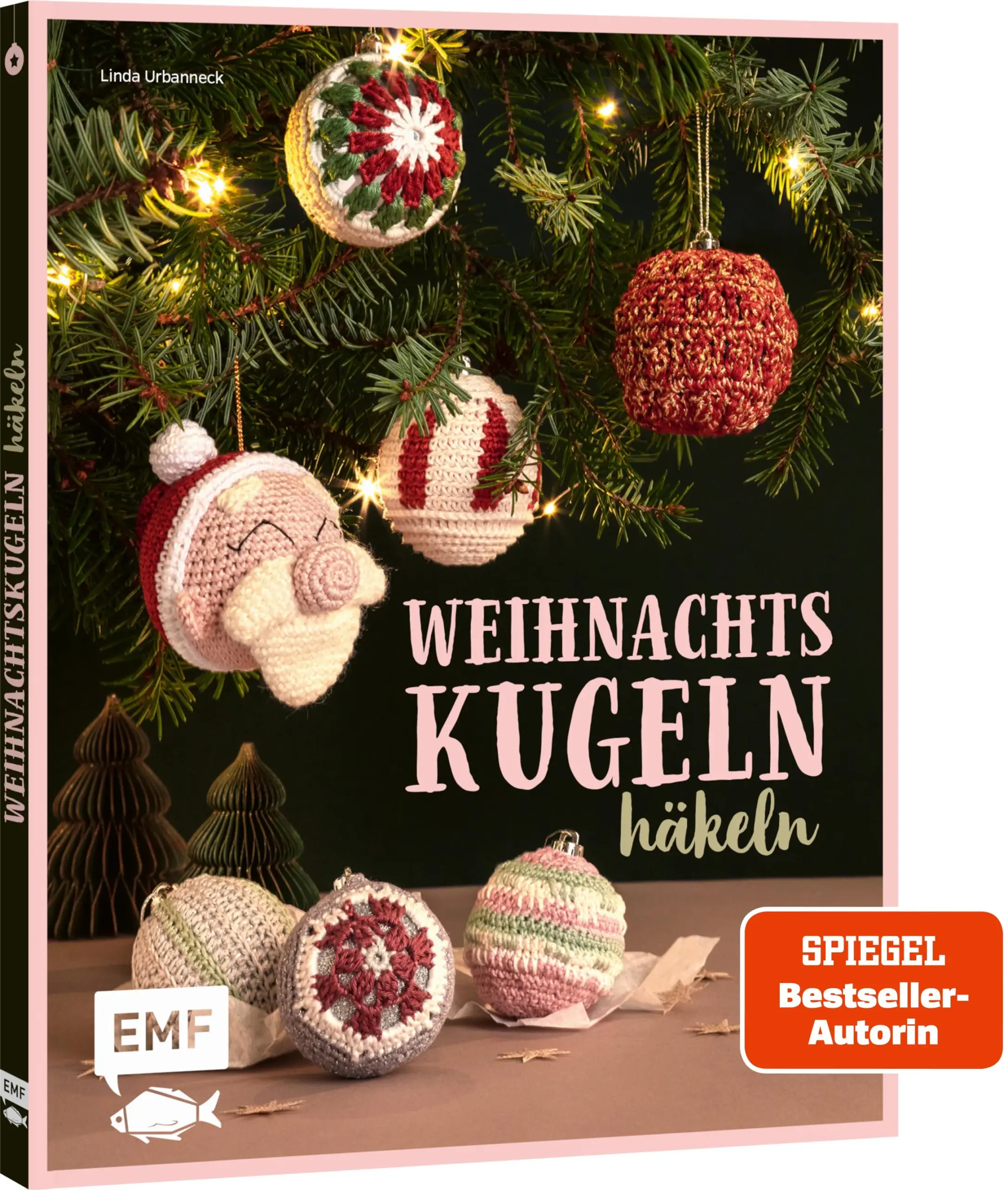 Häkel dir mit festlich funkelnden oder weihnachtlich bunten Garnen unkaputtbaren Weihnachtsbaumschmuck. Von niedlichen Kugel-Figuren wie Weihnachtsmann, Schneemann und Eisbär bis hin zu traditionellen Mustern wie Weihnachtsstern und Christrose warten 20 stimmungsvolle Projekte auf dich und deine Häkelnadel, die jeden Weihnachtsbaum zum Strahlen bringen.Große Auswahl: Von figürlichen Weihnachtskugeln wie Pinguin und Rentier, wunderschönen Strukturmustern bis hin zu farbenfrohen Granny-Squares-Mustern bietet dieses Buch eine vielseitige Auswahl an Designs, die musterabhängig in Runden oder Reihen gehäkelt werden.Einfach umzusetzen: Die Anleitungen sind für Anfänger*innen geeignet und führen dich Schritt für Schritt durch das Häkelprojekt, sodass du ohne Probleme wunderschöne Weihnachtskugeln häkeln kannst.Individualisierbar: Die Farbstellungen können angepasst werden, sodass du genau deine perfekten Christbaumkugeln bekommst.Anschauliche Grundlagen: Bebilderte Häkel-Basics bereiten dich optimal auf alle folgenden Muster-Kugeln vor.Festliche Atmosphäre: Funkelnde Garne verleihen deinem Weihnachtsbaum einen ganz besonderen Charme.Verschönere deine Feiertage mit selbst gemachtem Weihnachtsbaumschmuck und schaffe so deine ganz eigene stimmungsvolle Dekoration zum Fest der Liebe. Perfekt für alle, die nach kreativen und unterhaltsamen Projekten für die Weihnachtszeit suchen.