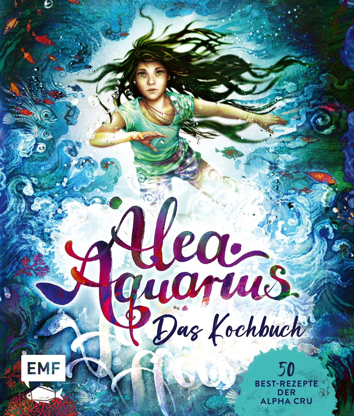 Komm an Bord der Crucis und koche die Lieblingsrezepte der Alpha Cru!Jetzt gibt es die leckersten Rezepte und die besten Tipps und Tricks der Crew gebündelt in einem Kochbuch. Du wolltest schon immer Tess‘ vielgelobten Chai-Tee nachkochen oder hast dich ganz oft gefragt, wie eigentlich Aleas Bestkekse schmecken? In diesem Buch findest du die Antworten.50 leckere Rezepte – regional, saisonal und smart! Ob auf Reisen oder zu Hause, hier findest du für jedes Abenteuer das richtige Rezept zum Nachkochen.So geht Nachhaltigkeit beim Kochen und Backen! Mit viel Wissen und spannenden Livehacks zum umweltbewussten Einkaufen, richtigen Lagern, energiesparenden Zubereiten, Retten von Lebensmitteln, Foodsharing, Saisonkalender & mehrBonusmaterial: Rezepte zum Einkochen und Haltbarmachen, easy Snacks für die Schule und unterwegs, natürlich immer unkompliziert, smart & nachhaltig!Lerne die Alpha Cru noch einmal von einer anderen Seite kennen und begleite auch ihre kulinarischen Abenteuer. Ein Must Have für alle Alea-Fans: Hochwertig ausgestattet in Aleas Farben des Meeres. Mit vielen inspirierenden Rezeptideen und Tipps für deinen aktiven Umweltschutz.