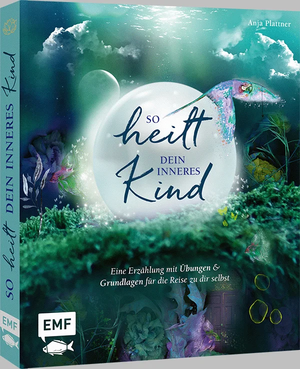 Bist du bereit für die Reise mit deinem inneren Kind? Stell dir vor, du könntest deinem inneren Kind persönlich begegnen – was würdest du ihm sagen? Diese Frage stellt sich Anja Plattner in ihrem neuen Buch und nimmt dich mit auf die Reise mit dem inneren Kind Ranja. Begleite Ranja auf der Suche nach den Antworten auf ihre Lebensfragen und finde auch du heraus, welche Wünsche, Ängste und seelische Traumata dein inneres Kind umtreiben. In zahlreichen Übungen darfst du dich auf eine Reise der Innenschau einlassen und die verborgenen Bausteine deiner Persönlichkeit entschlüsseln. Eine mitreißende Erzählung von Soulhealing-Expertin Anja Plattner führt dich in die Welt des inneren Kindes Nimm dein inneres Kind an die Hand: Mit umfassendem Theorieteil und Übungen tritts auch du die liebevolle Reise der Selbsterkenntnis anKraftvolle Gestaltung für deine Reise: Energievolle Illustrationen erwecken die Leichtigkeit zum LebenDahinter steckt das geballte Wissen und die langjährige Erfahrung der Expertin für Soulhealing und Traumatherapeutin, Anja Plattner. Schöpfe aus der Fülle ihrer Inspiration und lasse dich von ihr an die Hand nehmen, bei der Reise mit deinem inneren Kind. Wenn du bereit bist, deinen eigenen Schatten auf den Grund zu gehen und dein inneres Kind kennenzulernen, ist dieser vielfältige Ratgeber dein idealer Begleiter für den erhellenden Prozess der Selbsterforschung. Nähere dich deinem inneren Selbst mit verschiedenen Methoden an und erschließe in deinem eigenen Tempo die Essenz deines Seins. Emotional, kraftvoll, tiefgründig, kreativ, erkenntnisreich und lebensbereichernd – bist du bereit für den ersten Schritt?