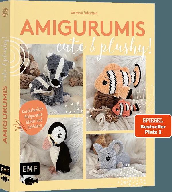 Flauschige Amigurumis – Tierisch süßer Häkelspaß mit Chenillegarn!Nachschub für alle Amigurumi-Fans! In diesem Buch erwarten dich viele neue, superniedliche Häkeltiere aus kuschelweichem Chenillegarn. Die detailverliebten Designs von Anne von @nadelkunst.handmade bringen jede Menge Häkelspaß. Mit zahlreichen Ideen für Garn- und Farbvarianten und mit süßen Accessoires häkelst du deine Lieblingstiere ganz nach deinem Geschmack!Extra-flauschige Amigurumis aus Chenillegarn – für kuschelige Häkeltiere, die man einfach liebhaben mussTierische Vielfalt – 15 Anleitungen von Maus und Quokka bis hin zum Schmetterling mit Extra-Anleitungen für kleine DekoelementePerfekt für Anfänger*innen und Fortgeschrittene – Mit detaillierten Schritt-für-Schritt-Anleitungen und den benötigten Grundlagen illustriert und als VideosZum Kuscheln, Verschenken und Sammeln für dich oder als liebevolle Überraschung für andereLass dich inspirieren und häkle deine eigene kleine Tierwelt – mit einer frechen Raupe, einem tapsigen Dachs oder einem bezaubernden Schmetterling. Die neuen Designs werden die Herzen von beschenkten Kindern dahinschmelzen lassen – oder du erweiterst deine eigene Sammlung um einige zuckersüße Häkelfreunde.