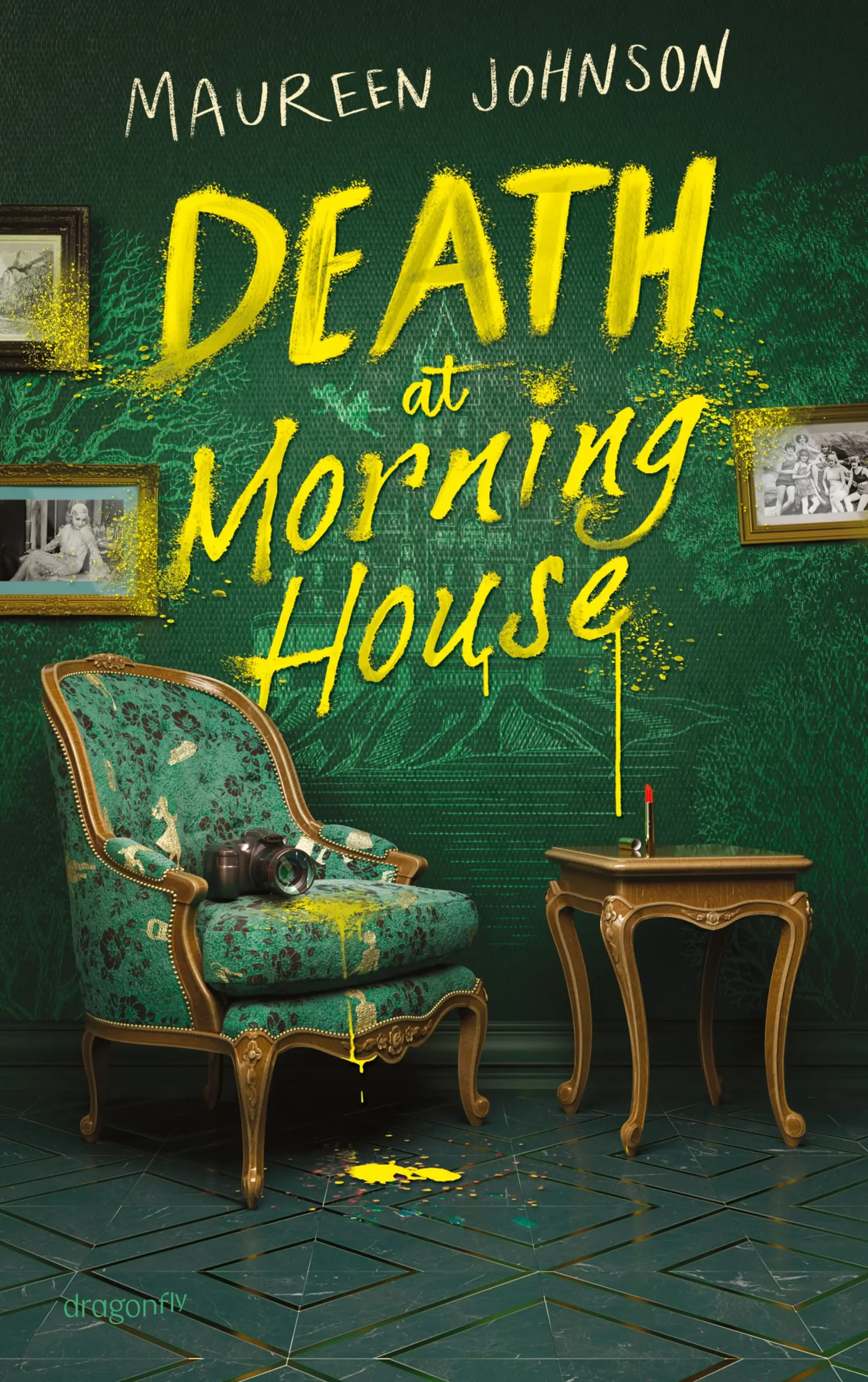 „Ich glaube, dieser Tod in Morning House war ein Mord.“Nachdem Marlowe wegen einer explodierenden Kerze aus Versehen das Haus ihrer Nachbarn niederbrennt und zum Gespött der Stadt wird, nimmt sie einen Ferienjob auf einer abgelegenen Insel an. Gemeinsam mit einer Gruppe anderer Teenager soll sie Führungen durch eine alte verfallene Villa anbieten. Doch die Idylle bleibt nicht lange so sonnig, denn schon bald wirft die Vergangenheit einen düsteren Schatten über die Insel. In den Dreißigerjahren hat dort ein Arzt mit seinen Adoptivkindern gelebt, bis sie nach einer Tragödie das Anwesen verlassen haben und nie zurückgekehrt sind. Zunehmend vermischt sich Früher mit Heute, Spekulation mit Verdacht – und die tödlichen Gefahren der Insel sind keineswegs Geschichte.Spannender Mystery-Thriller von New York Times-Bestsellerautorin Maureen Johnson»Spannend, intelligent umgesetzt und urkomisch.« – Booklist