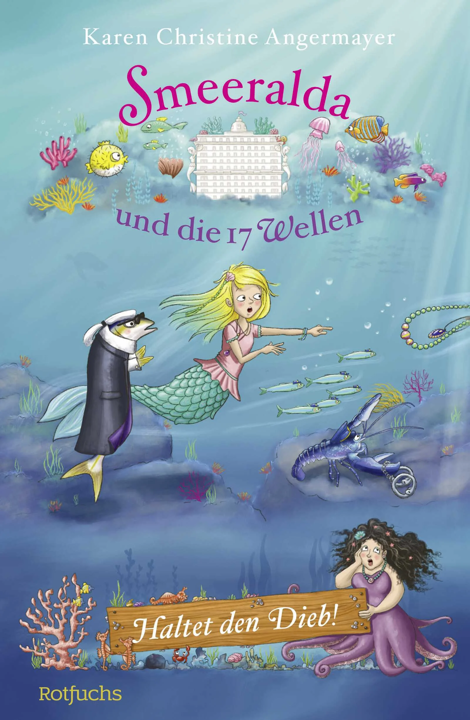 Der dritte Band der Reihe um das süße Meermädchen Smeeralda, diesmal mit einem kleinen Kriminalfall!Nach dem großen Erfolg der letzten Zeit kann sich das Grandhotel 17 Wellen vor Gästen kaum retten. Auch der Modeschöpfer Karl Klonkerfisch hat sich zusammen mit seinen Models eingebucht, um in der Stadt seine neue Kollektion vorzustellen. Doch da wird Karl Klonkerfisch bestohlen! Und er ist nicht der einzige Betroffene: Auch den Models sowie anderen Gästen fehlen Dinge! Und es kommt noch schlimmer: Denn unter den Hauptverdächtigen ist keine andere als die Tintenfischdame Onda. Smeeralda und ihre Freunde sind überzeugt, dass die liebe Onda niemals eine Diebin sein kann. Und sie beschließen, den Dieb auf eigene Faust zu finden.