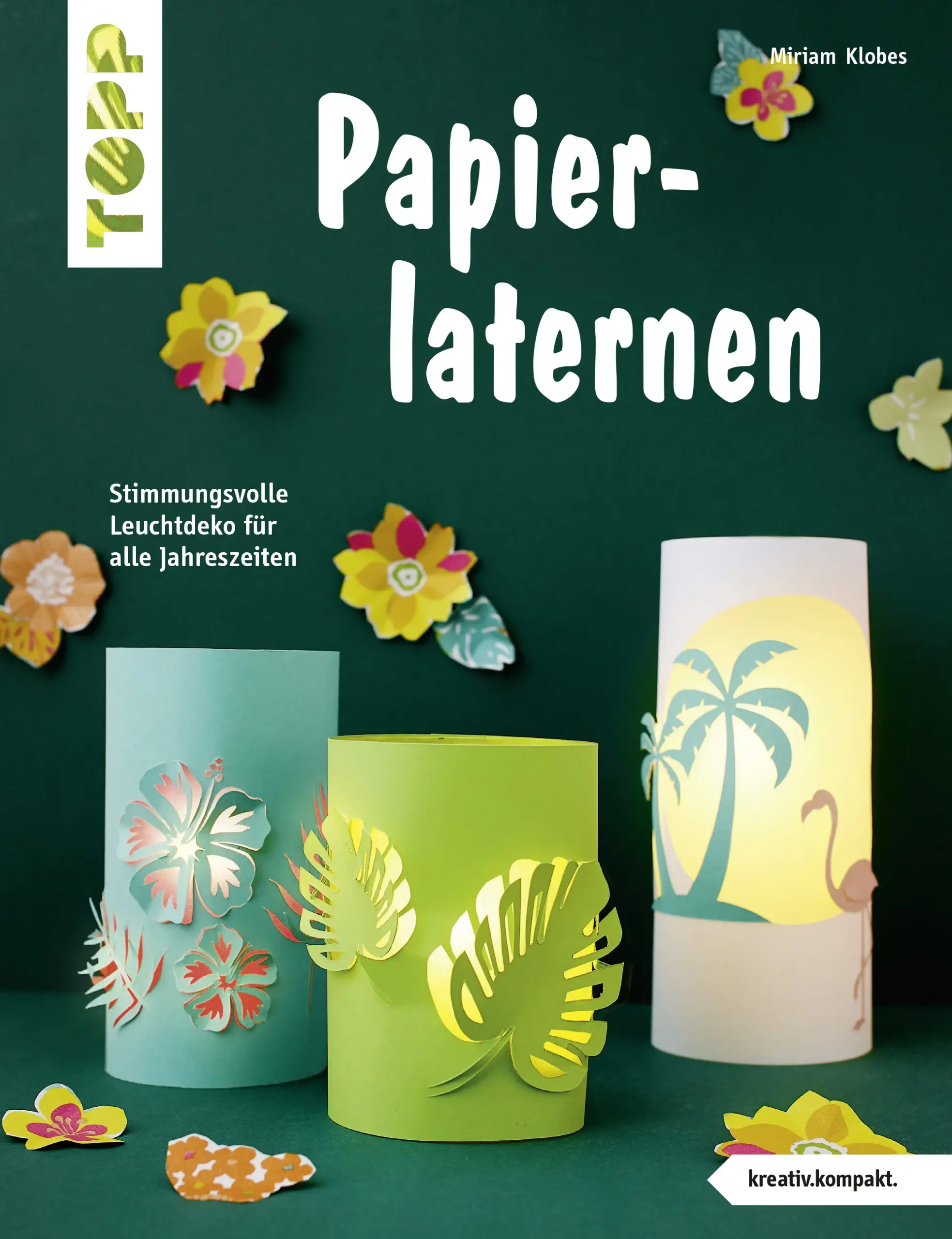 Mit den Papierlaternen zaubern wir stimmungsvollen Lichterglanz zu jeder Jahreszeit! Die Laternen kommen als Zweier- oder Dreiersets in unterschiedlichen Größen und hängen jeweils thematisch zusammen. Gestaltet mit Trendmotiven wie Flamingo und Monstera, zeitlosen Designs oder saisonalen Motiven, sind die effektvollen Laternen die ideale Deko für die Gartenparty, gemütliche Herbstabende zu Hause oder das besinnliche Weihnachtsfest. Mit Vorlagen in Originalgröße und ausführlichen Anleitungen zum leichten Nacharbeiten.