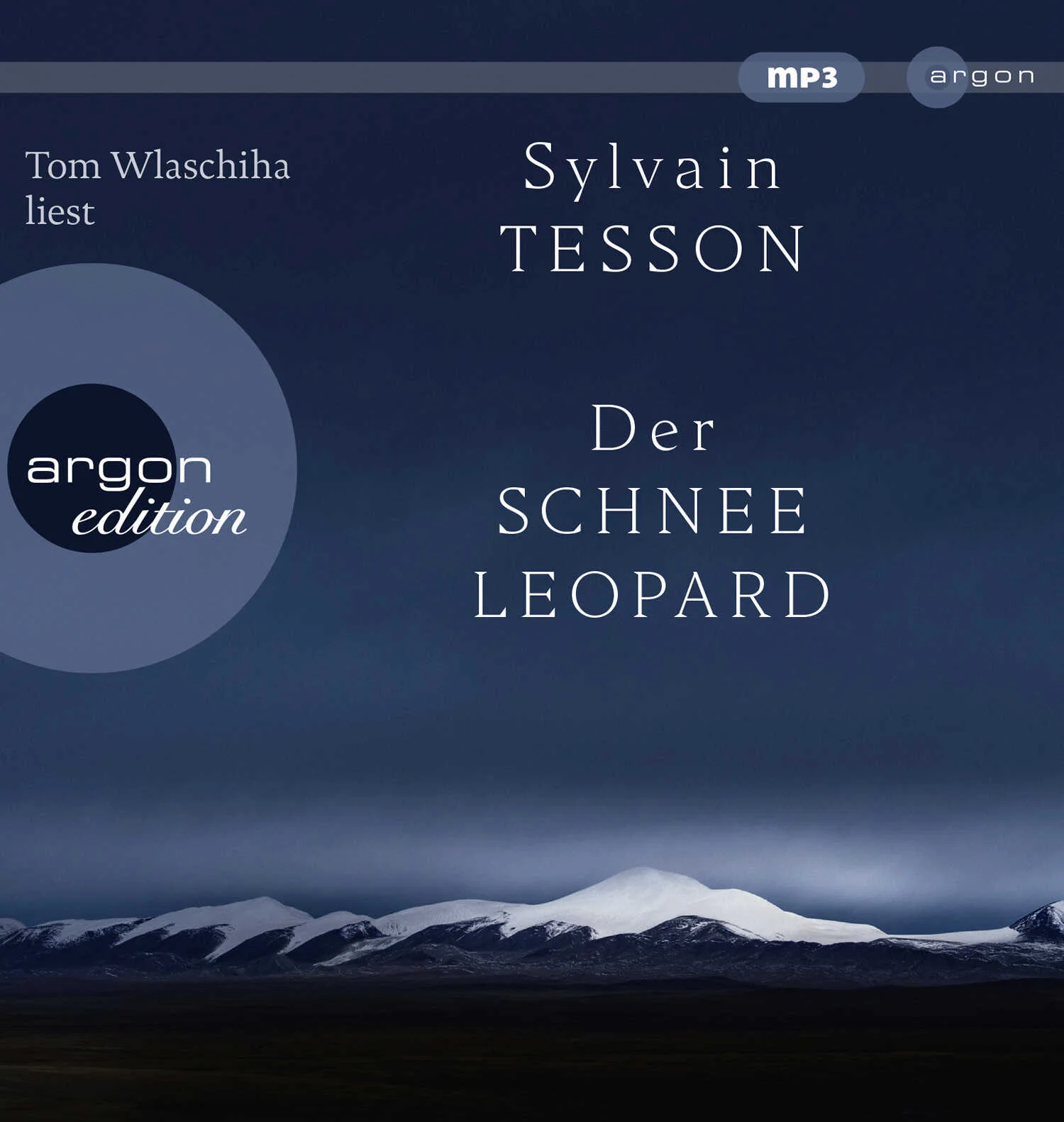 Ein stilles Werk von ungeheurer WirkungSylvain Tesson ist Schriftsteller, Philosoph und Reisender. Gemeinsam mit dem Fotografen Vincent Munier reist er nach Tibet, um sich auf die Suche nach einem der seltensten Tiere dieser Erde zu begeben - dem Schneeleoparden. Werden sie ihn finden? Ungewiss! Auf über 5.000 Metern Höhe, fernab vom Lärm der Zivilisation, hinterfragt Tesson eine Welt, in der kaum noch Raum bleibt für die Unterschiede zwischen den Kulturen, für das Ungebändigte und die Schönheit der Natur. Eine meditative Reise in die weiße Stille des Himalaya, eine Lektüre gegen die Hektik unseres Alltags.Dieser Text rüttelt auf und macht hellsichtig, man kann sich seiner Macht kaum entziehen: In Frankreich war Der Schneeleopard das erfolgreichste Buch des Jahres 2019.