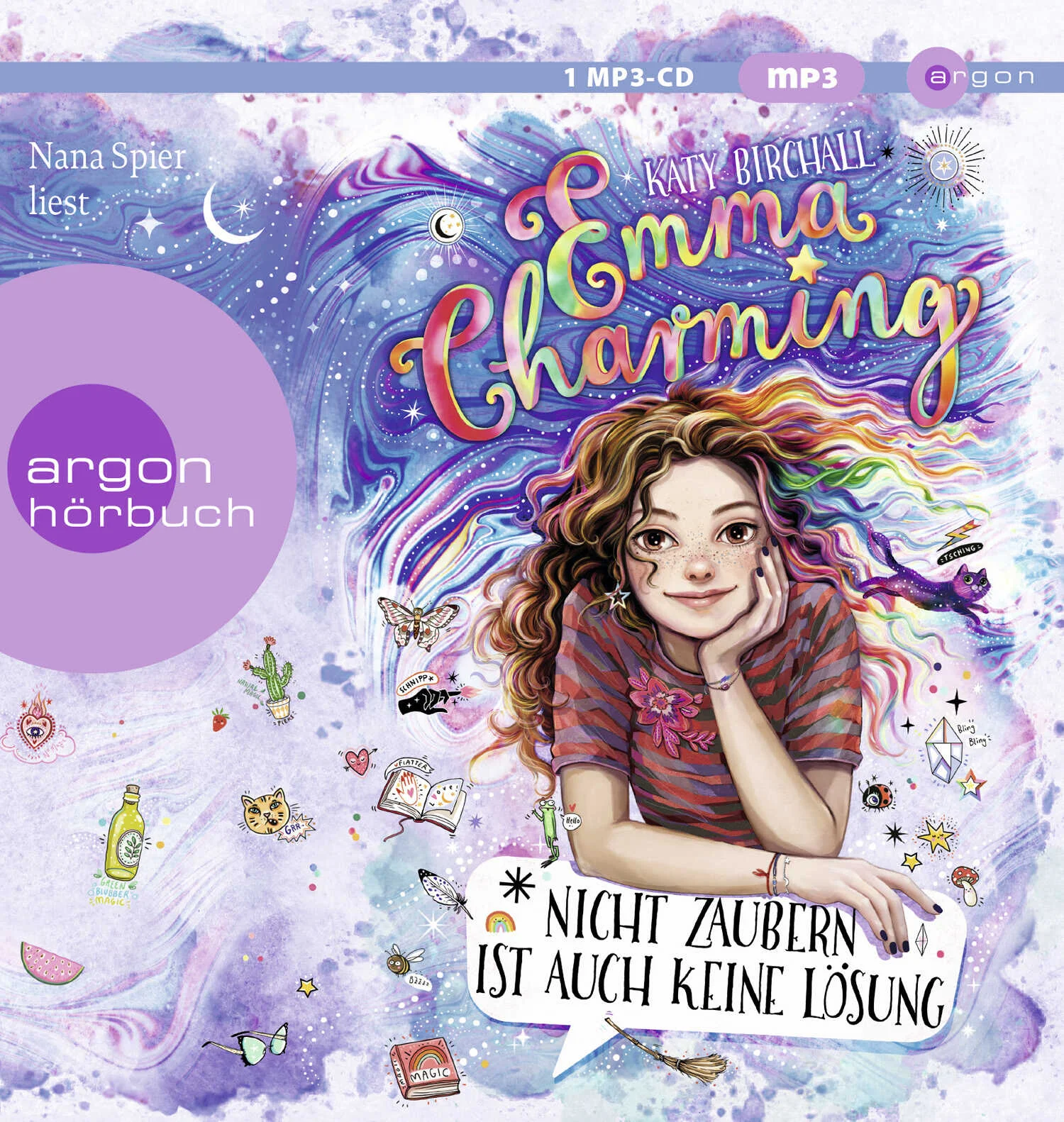 Verrückt, verhext und voller TempoEmma Charming hat dreizehn Jahre lang darauf gewartet, endlich eine Schule besuchen zu dürfen. Als junge Hexe darf sie erst unter normale Menschen, wenn sie ihre magischen Kräfte völlig unter Kontrolle hat. Das hat sie natürlich! Hofft Emma jedenfalls. Hoch und heilig verspricht sie, in der Schule auf jegliche Magie zu verzichten. Doch schon am ersten Tag geht alles schief – so wird sie nie Freunde finden! Und wenn sie doch ein kleines bisschen nachhilft? Was mit einer »Verbesserung« des eigenen Tanztalents ganz harmlos beginnt, stürzt Emma schnell von einem magischen Fettnäpfchen ins nächste. Am Ende wird sie die Drachen, die sie rief, buchstäblich nicht wieder los ... Kann Emma das Chaos noch aufhalten, ohne sich selbst zu verraten?Nana Spier ist Schauspielerin, Hörbuch- und Synchronsprecherin. Man kennt sie u.a. als Stimme von Drew Barrymore, Claire Danes und Liv Tyler. Ihre Hörbuchlesungen sind humorvoll, verrückt und voller Tempo – genau wie Emmas Leben!