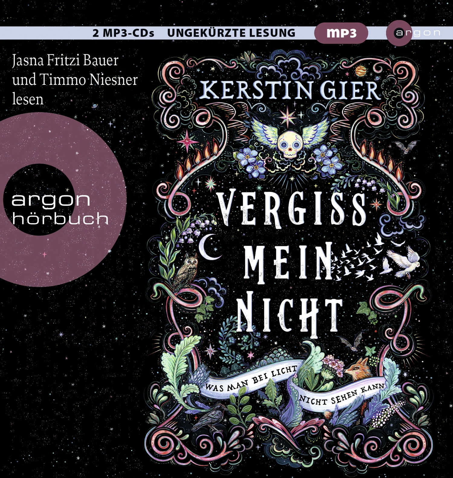 Bestsellerautorin Kerstin Gier öffnet uns nach der Edelstein- und der Silber-Trilogie die Tür zu einer neuen phantastischen Welt und erzählt eine mitreißende Liebesgeschichte aus zwei Perspektiven:Quinn ist cool, smart und beliebt. Matilda entstammt der verhassten Nachbarsfamilie, hat eine Vorliebe für Fantasyromane und ist definitiv nicht sein Typ. Doch als Quinn eines Nachts von gruseligen Wesen verfolgt und schwer verletzt wird, sieht er Dinge, die nicht von dieser Welt sein können. Nur – wem kann man sich anvertrauen, wenn Statuen plötzlich in schlechten Reimen sprechen und Skelettschädel einem vertraulich zugrinsen? Am besten dem Mädchen von gegenüber, das einem total egal ist. Dass er und Matilda in ein magisches Abenteuer voller Gefahren katapultiert werden, war von Quinn so allerdings nicht geplant. Und noch viel weniger, sich unsterblich zu verlieben …Jasna Fritzi Bauer und Timmo Niesner leihen Matilda und Quinn ihre wandelbaren Stimmen.