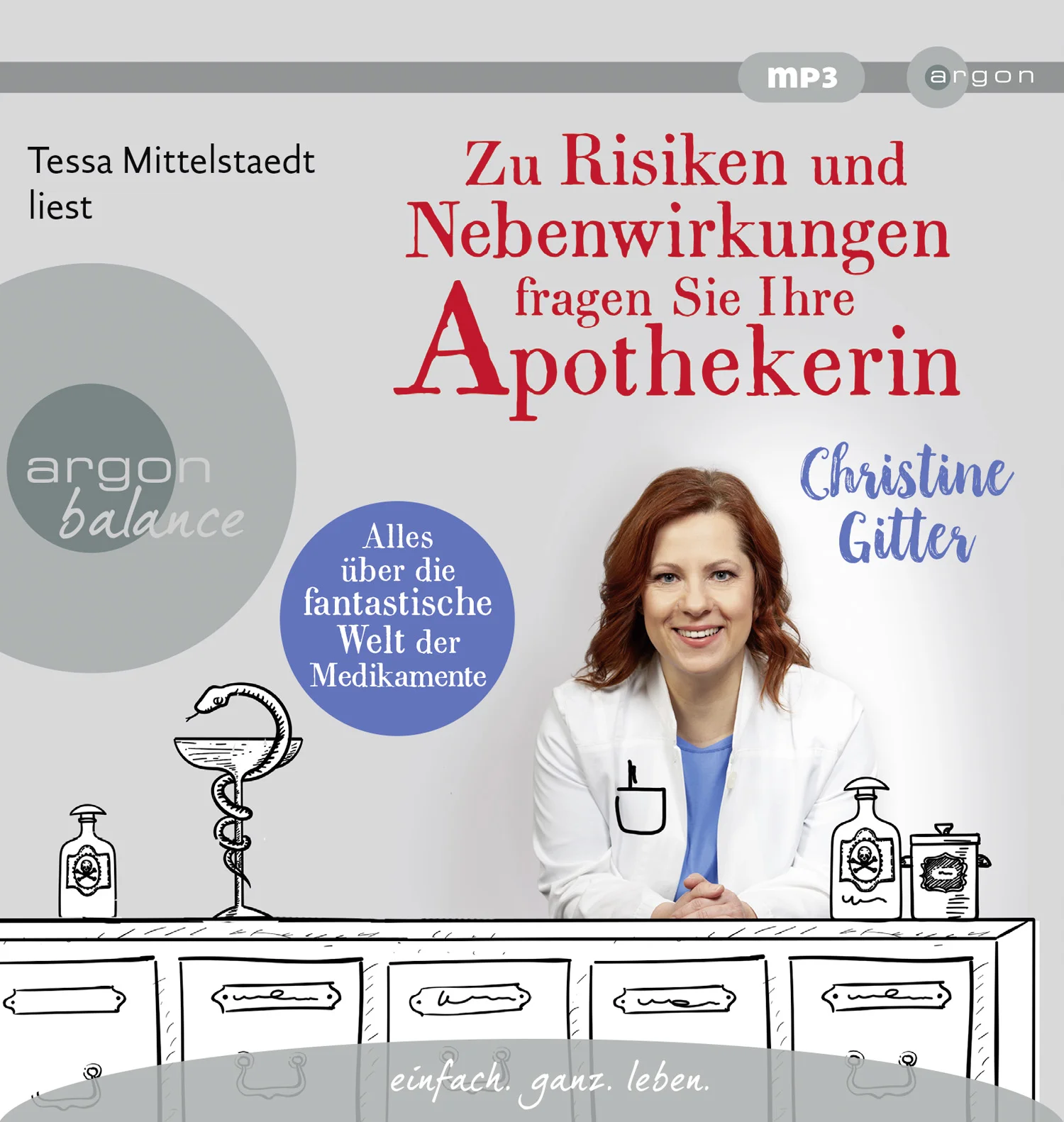 Sie sind für uns Helfer in der Not und manchmal lebensnotwendig, Medikamente bergen aber auch Risiken und Nebenwirkungen. Anschaulich und charmant erzählt Apothekerin Christine Gitter alles, was man wissen muss, um sich im Dickicht der Pharmazie sicher zu bewegen. Denn sie kennt sie ganz genau: die Fragen und Sorgen all jener, die eine Apotheke aufsuchen. Wie soll man es schaffen, eine riesige Kapsel zu schlucken? Woher weiß die Kopfschmerztablette, dass sie in den Kopf soll? Gibt es diese Pille auch vegan? Jetzt hat sie ihr gesammeltes Apothekerinnenwissen aufgeschrieben. Anschaulich und augenzwinkernd erklärt sie komplexe Zusammenhänge, zeigt einfache Tricks und teilt ihr Rezept für die perfekte Hausapotheke.