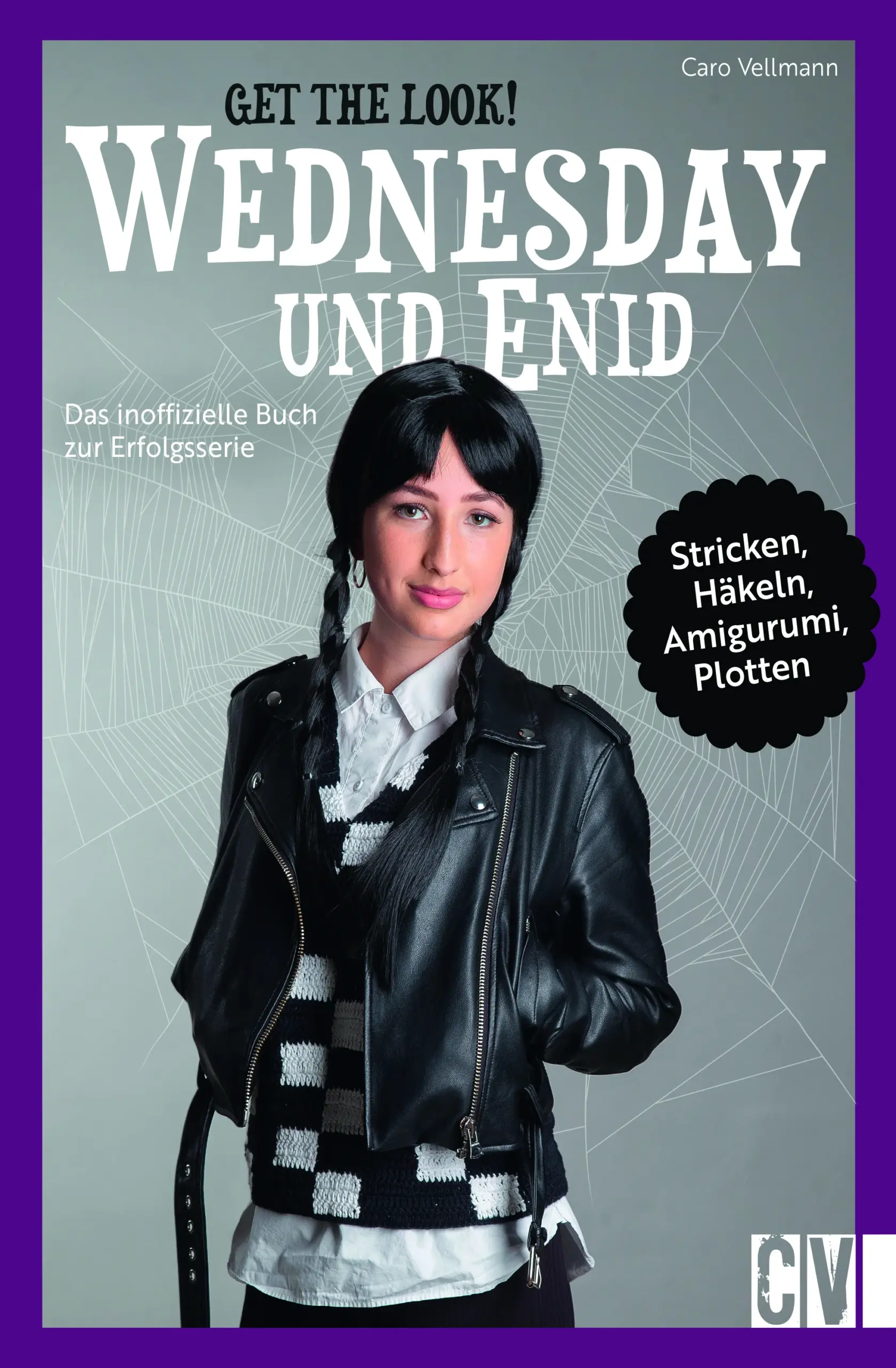 Wednesdays Look zum NachstylenHäkle oder stricke dir deine Lieblingsmodelle im Wednesday-Look oder häkle dir Enid und Wednesday als süße Amigurumi.Wer die Addams Family mag und einen Sinn für schwarzen Humor hat, wird die Serie Wednesday lieben. In diesem inoffiziellen Buch findest du alles, was du zum Nachstylen von Wednesday Addams und Enid Sinclair benötigst: Schwarz-weiße oder kunterbunte, gestrickte sowie gehäkelte Pullover, wie Wednesday und Enid sie tragen; DIY-Anleitungen, Plottervorlagen, Stickdateien, Amigurumi und ganz viele Infos rund um die beliebte Netflixserie.In unserem Buch haben wir dir detaillierte Anleitungen und Muster für die kultigen Outfits von Wednesday und Enid zusammengestellt. Unsere Schritt-für-Schritt-Anleitungen machen es einfach, diese atemberaubenden Kleidungsstücke nachzumachen.