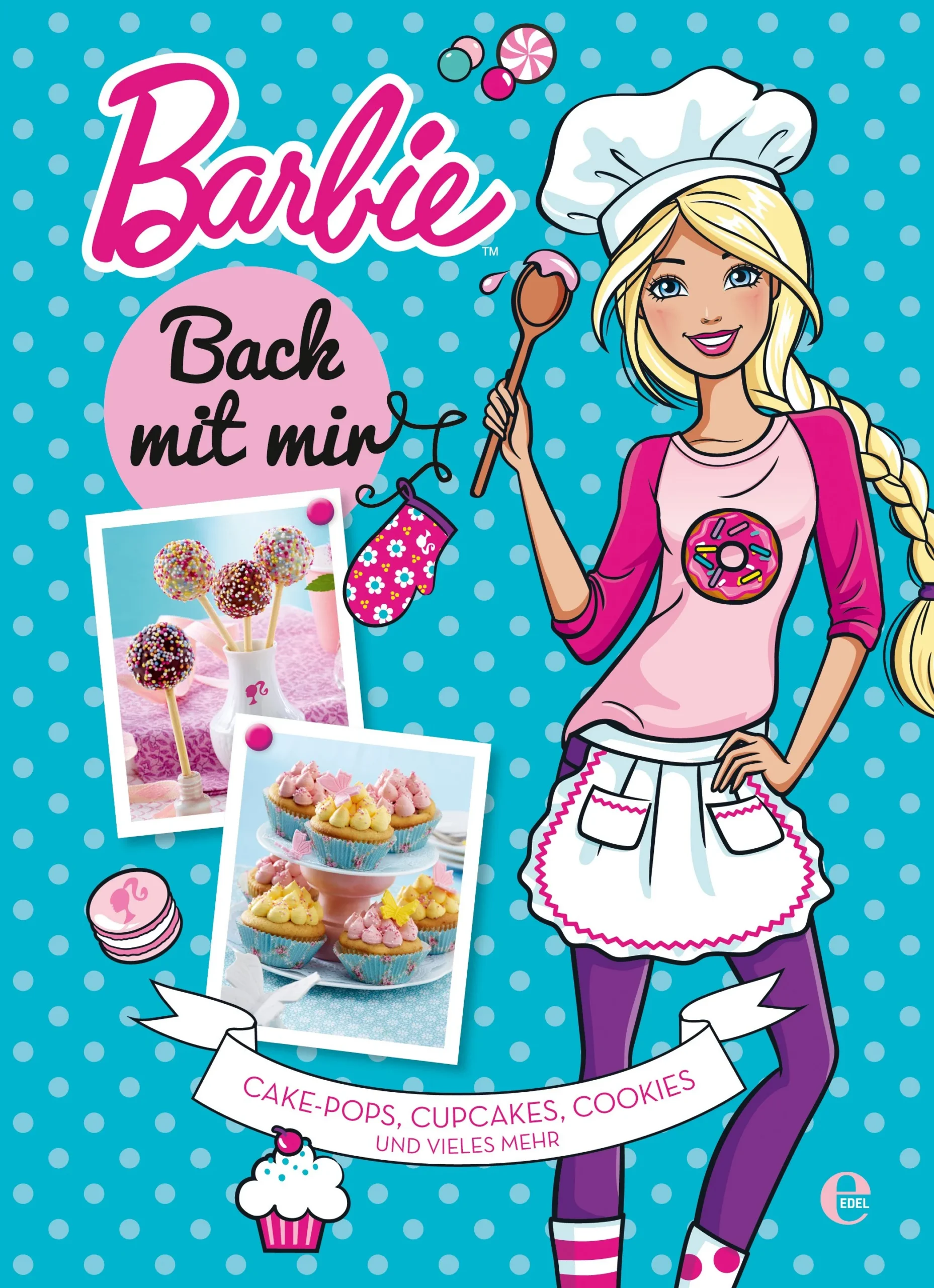Cookies, Cupcakes, Cakepops: in der Küche mit Barbie! Deine Freundin kommt zu Besuch und du willst sie mit wunderbar zarten Schmetterlings-Cupcakes überraschen? Du suchst nach leckeren Rezepten für kunterbunte Cake-Pops und erdbeerige Getränke für die nächste Pyjamaparty? Oder möchtest du deiner Familie mit rosa Herzchenkeksen sagen, wie lieb du sie hast? Das Osternest mit einem selbstgebackenen Häschen verzieren? Mit Barbies leckeren Lieblingsrezepten wird die Küche zu deinem Reich aus Kuchen, Keksen und vielen anderen gebackenen Köstlichkeiten. Mädchenträume werden wahr – Backen, Verzieren und Dekorieren für Barbiegirls und ihre besten Freundinnen.