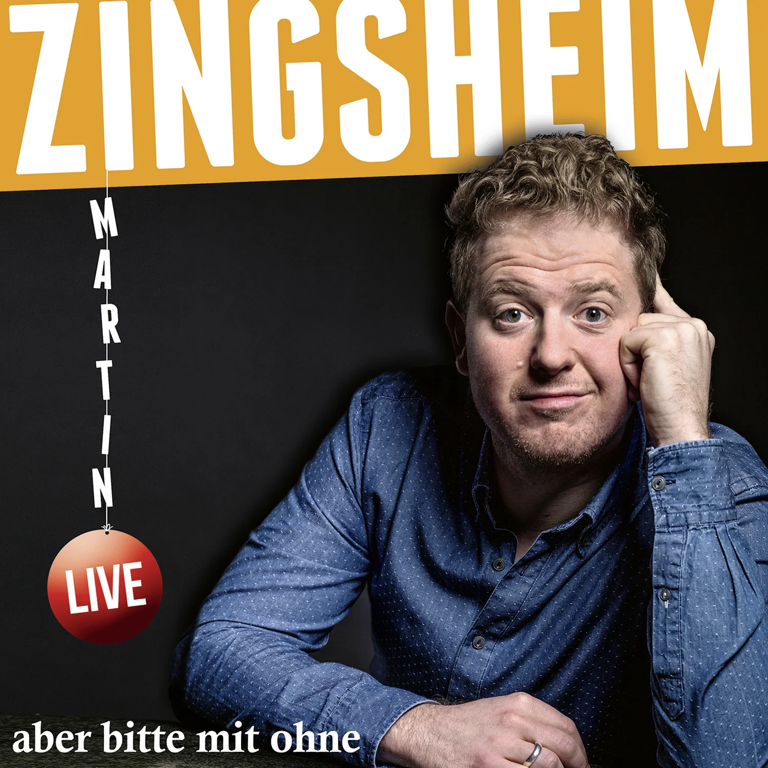 Heutzutage ist Verzicht ist der wahre Luxus. Echte Teilzeit-Asketen verzichten eigentlich auf alles: Fleisch, Laktose, Religion und vor allem auf eine eigene Meinung. Einfach loslassen. Auch Martin Zingsheim hat sich frei gemacht. Ein Mann. Ein Mikro. Keine Pyrotechnik. Denn alles was Du hast, hat irgendwann Dich. Und Relevanz braucht keine Requisiten.Wenn Überflussgesellschaften Verzicht üben, ist das Leben voller Widersprüche. Zweitägige Fernreisen treten viele nur noch in fair gehandelten Öko-Klamotten an und transportieren Wasser in Plastikflaschen dafür mit dem Elektrofahrrad. Martin Zingsheim findet in 