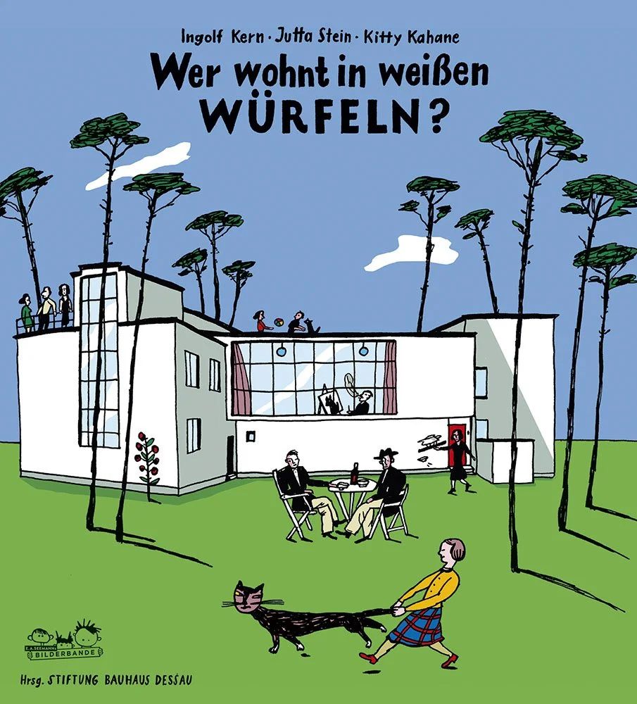 Bauhaus-Architektur für Kinder Wie wohnten eigentlich die Dessauer Bauhaus-Lehrer Paul Klee, Wassily Kandinsky und Walter Gropius? Das erfährst du in diesem komplett illustrierten Kinderbuch mit Zeichnungen von Kitty Kahane. Es erklärt dir nicht nur die Architektur der Meisterhäuser in Dessau, sondern zeigt auch das Leben darin. Komm mit auf eine Zeitreise in die Bauhaus-Ära und erlebe wie die berühmten Bauhäusler in ihren »weißen Würfeln« tolle Feste im Bauhaus-Stil feierten, wie sie mit den Kindern tobten oder mit Paul Klees Katze spielten.  Erfahre alles über László Moholy-Nagy, Lyonel Feininger, Georg Muche und Oskar Schlemmer und ihr gemeinschaftliches und fröhliches Künstler-Leben in Dessau. Jeden Sommer trafen sich die Männer mit den Frauen und Kindern in ihren Meisterhaus-Gärten, wo sie oft mit Spaß und Fantasie die Rosen, den Salat und – wie Walter Gropius – die Kakteen pflegten, mit Masken Theater spielten oder einfach mal chillten. Was in den berühmten Doppelhäusern sonst noch los war, das verraten die Texte und Illustrationen dieses liebevoll gestalteten Buchs. Es ist ein nicht alltägliches kleines Geschenk für Kinder ab acht Jahren, die Interesse an moderner Kunst haben.  Kinderbuch über die Bauhaus-Architektur in Dessau  So wohnten und feierten Wassily Kandinsky und Paul Klee in den Meisterhäusern Lebendig illustriert und kindgerecht geschrieben Ideales Geschenk für Kinder-Geburtstage, Weihnachten und andere Anlässe Sehr gut geeignet für den Kunstunterricht an der Grundschule Verständlich und unterhaltsam zugleich Das Ensemble der Meisterhäuser wurde 1996 zusammen mit dem Bauhaus-Gebäude in die Liste des UNESCO-Weltkulturerbes aufgenommen. Ein Ausflug mit Kindern nach Dessau lohnt sich also. Damit aber Kinder aber ein Verständnis für die Bauhaus-Kultur entwickeln und nachvollziehen können, warum die Bauhäusler so berühmt geworden sind, gibt dieses Buch einen spannenden Einblick in ihren Alltag, ihre Arbeit und die Freizeitvergnügen. Das Buch, das in Kooperation mit der Stiftung Bauhaus Dessau entstand, ist ein informativer und humorvoller Blick hinter die Meisterhaus-Kulissen. Kleines Geschenk für große Meister Das konkurrenzlose Buch von Ingolf Kern und Kitty Kahane begeistert durch einen kenntnisreichen Text und ausdrucksstarke Illustrationen, die dem Buch einen besonderen Charakter verleihen. Die mehrfach prämierte Illustratorin zeigt wie Kandinsky & Co. in der Bauhaus-WG zusammenlebten und zeichnet – fast wie in einer Graphic Novel – das Leben berühmter Künstler nach. So ein tolles Mitbringsel erhalten Kinder sicher nicht jeden Tag!