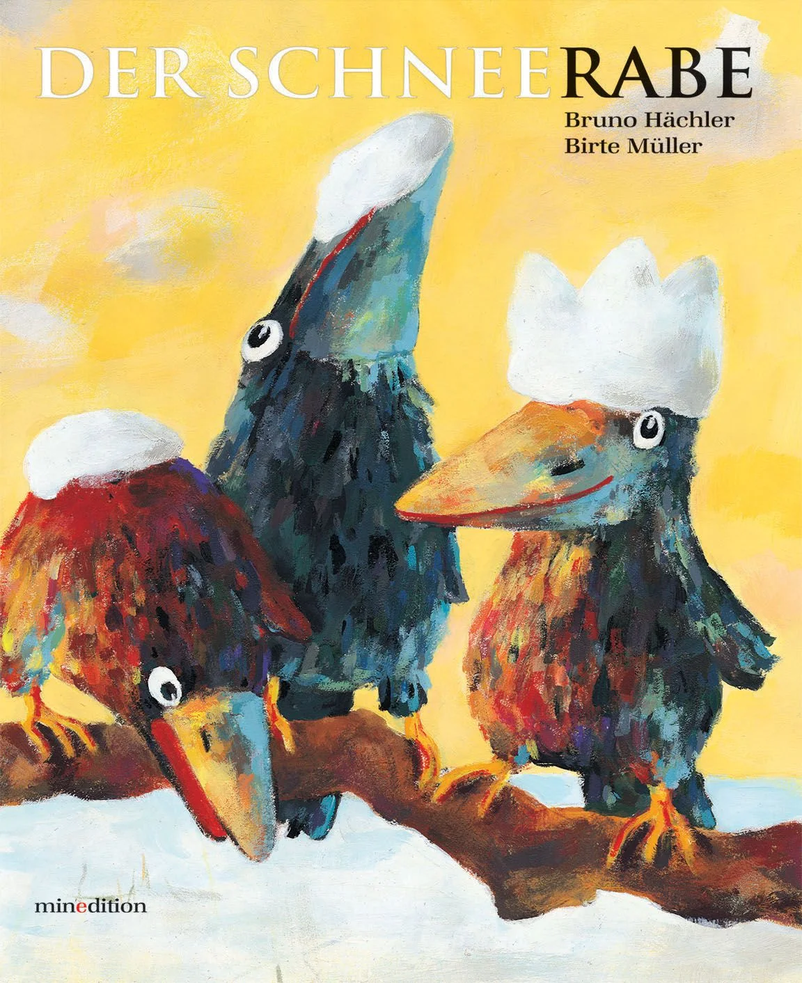 Als Kinder rücklings im Schnee liegen und Schnee-Engel formen, würde der Rabe auf dem Ast über ihnen am liebsten mitmachen. Doch erst im Schutz der Dämmerung traut er sich. Vergeblich versucht er, unter dem Spott seiner Rabenfreunde, mit seinem Federkleid genauso schöne Abdrücke in den Schnee zu zaubern. Als die Kinder am nächsten Morgen die neuen Figuren im Schnee entdecken, sind sie begeistert, denn das können doch nur die Abdrücke eines richtigen Schnee-Engels sein. Ihre Begeisterung erfüllt den Raben mit Stolz.