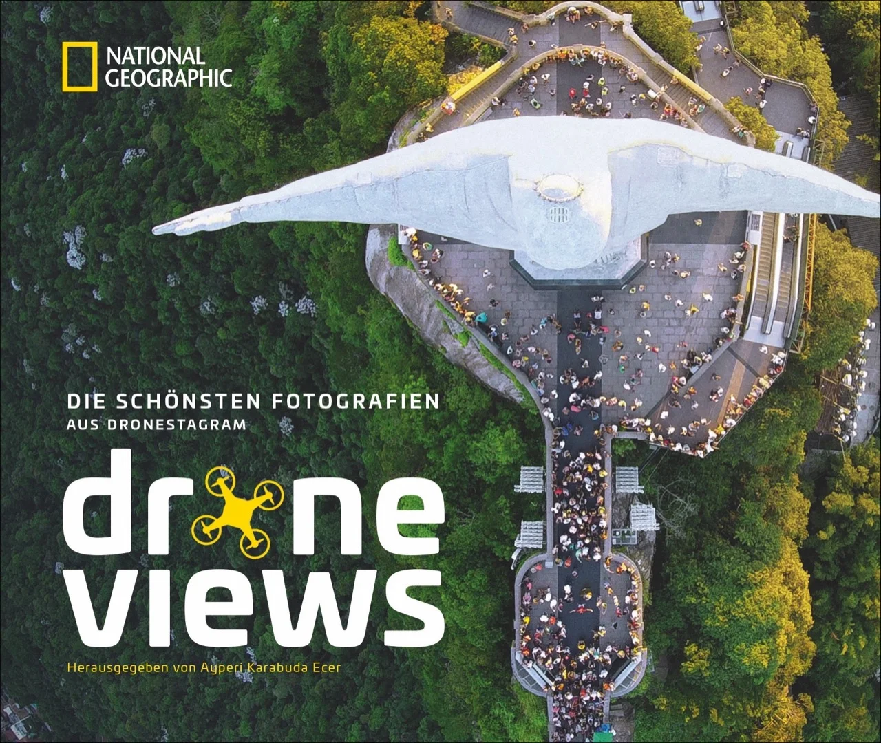 Klein, schnell und wendig sind sie und sie kommen fast überall hin. Drohnen sind immer bereit und ihre Bilder revolutionieren die Fotografie mit völlig neuen Möglichkeiten. Sie tauchen in Häuserschluchten und unzugängliche Naturlandschaften, stürzen sich in Vulkane und sind bereit, wenn Delfine durchs Wasser jagen. Ein Bildband mit den besten Luftbildern weltweit. Mit ausführlichen Informationen aus der Welt der kreativen Drohnen-Fotografie.