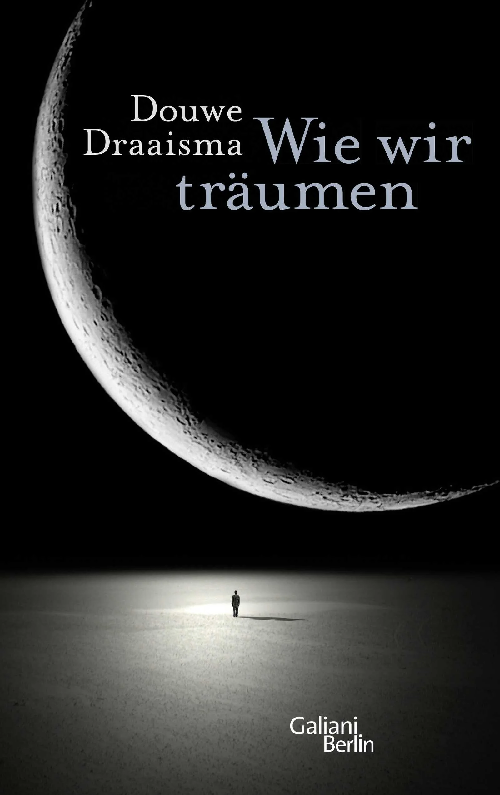 Ob Flug-, Nackt-, Alb- oder Prüfungstraum, ob erotischer oder prophetischer Traum – Douwe Draaisma kennt sie alle. Und auch die spannenden Geschichten, Analysen und Interpretationen von Traumforschern, Psychologen und Neurologen dazu.Manche Teile unseres Gehirns müssen wachen, während wir schlafen. Sie fangen an, seltsame Geschichten zu spinnen: Eine Prüfung muss wiederholt werden, die man schon vor Jahren bestanden hat. Man trifft Menschen, die nicht mehr leben. Plötzlich steht man nackt zwischen Kollegen, die sich darüber aber überhaupt nicht wundern. Oder man springt von einem steilen Felsen und kann wie ein Adler fliegen.Viele dieser Geschichten lösen sich beim Erwachen in Luft auf und sind schnell vergessen. Oft jedoch werfen sie Fragen auf und beschäftigen einen noch tagelang: Warum muss man im Traum immer durch Examen fallen, die man im wahren Leben längst bestanden hat? Wie kommt es zu der peinlichen Vorstellung, plötzlich irgendwo nackt herumzustehen? Weshalb träumt man, dass man fliegen kann?Douwe Draaisma durchquerte entschlossen alle möglichen Traumlandschaften. Auch ihn beschäftigte die Frage, was Träume bedeuten, ob sie etwas über den Träumenden aussagen, ja ob man sie vielleicht sogar steuern kann. Er durchstöberte ganze Bibliotheken von Schlaf- und Traumforschern, von Psychologen und Neurologen. Und stieß dabei auf immer noch spannendere Themen: Wie träumen eigentlich Blinde? Träumen wir in Farbe oder in Schwarz-Weiß? Wie kommt es, dass man im Traum manchmal genau weiß, dass man träumt?In 