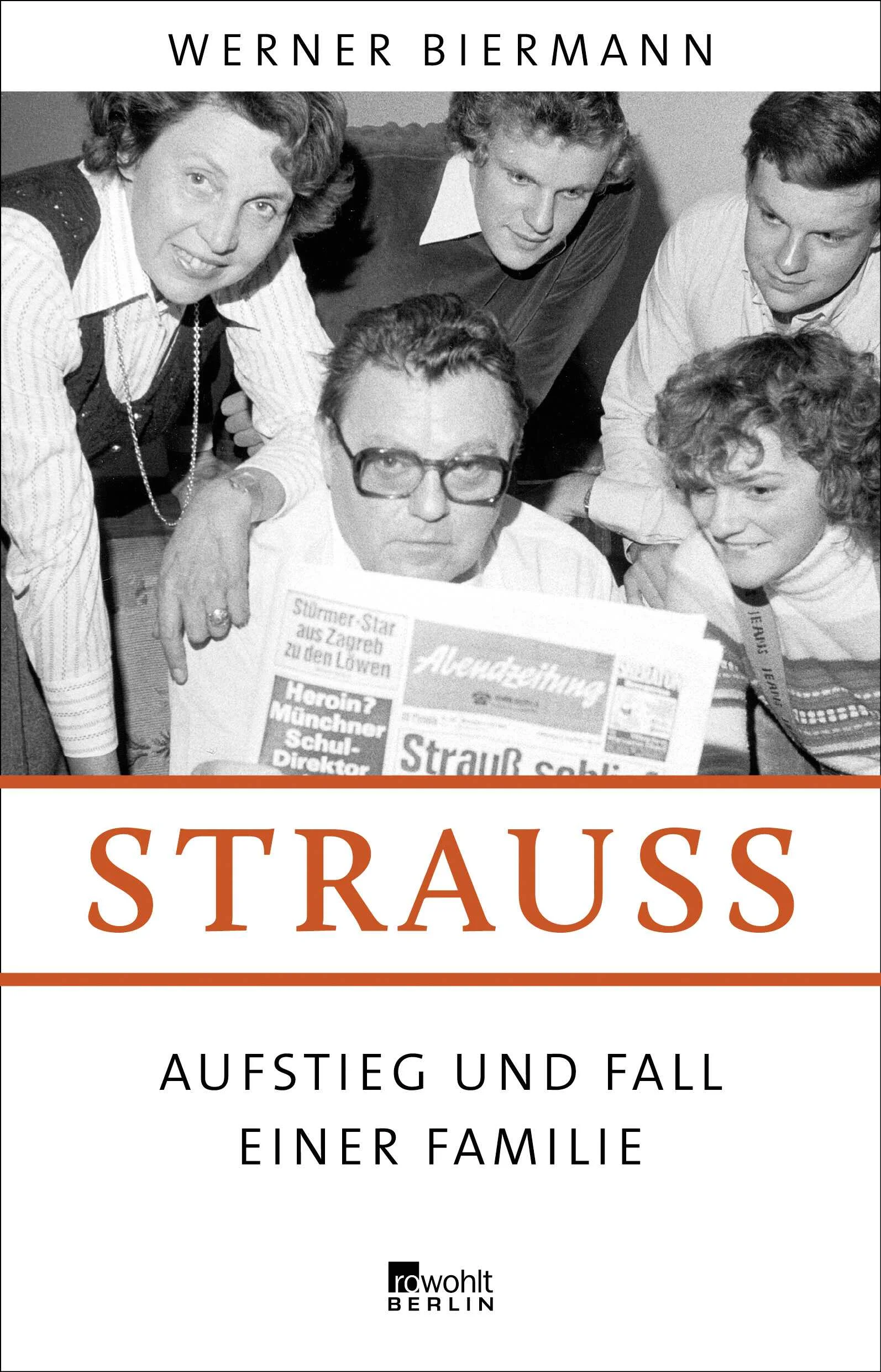 Franz Josef Strauß gehört in die Reihe der großen Gestalten der deutschen Politik, wie Adenauer, Brandt, Wehner. So gehasst wie er wurde kaum ein anderer deutscher Politiker, aber auch kaum einer so verehrt. Die Geschichte des Franz Josef Strauß ist die faszinierende Geschichte des Aufstiegs vom Metzgersohn zum ungekrönten König der Bayern. Werner Biermann konnte mit Freunden, Weggefährten und Mitgliedern der Familie Strauß sprechen und zeichnet ein präzises, facettenreiches Bild. Er erzählt von Strauß’ Kindheit im Schwabing der kleinen Leute, vom Vater, in dessen Metzgerei Himmler seine Wurst kaufte und der die Nazis verabscheute. Er schildert eine politische Karriere, die den beispiellosen Absturz in der «Spiegel»-Affäre verkraftet hat und fast in der Kanzlerschaft gipfelte. Werner Biermann beschreibt die vielen Politaffären, die mit dem Namen Strauß verbunden sind, und versucht zu klären, was wirklich geschah. Aber er beschränkt sich nicht auf Franz Josef Strauß allein, sondern erzählt von seiner Familie – von Gewinn und Last des Namens Strauß für alle, die ihn tragen. 