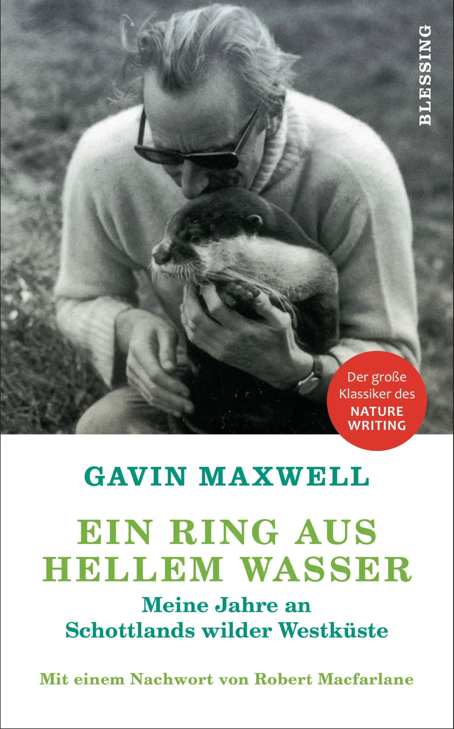 Zeitlos und unvergesslich - mit seinen Schilderungen von der dramatischen Schönheit Schottlands und seiner Freundschaft mit den zahmen Fischottern, die er aufzog, schuf Gavin Maxwell 1960 einen Weltbestseller, der literarische Maßstäbe setzte. Das verlassene ehemalige Cottage eines Leuchtturmwärters, die abgelegene Landzunge, umspielt von einem Ring aus hellem Wasser, das Wechselspiel von Einsamkeit und Verbundenheit mit unberührter Natur: Nach sechzig Jahren erscheint dieser Klassiker des nature writing erstmals in neuer deutscher Übersetzung. Ein unverstelltes Lebenszeugnis voller lyrischer Leuchtkraft. Mit einem Nachwort von Robert Macfarlane.»Ein Kultbuch! Maxwell ist ein brillanter Schriftsteller, der eine ganze Generation von Naturforscher*innen geprägt hat. Die Bilder, die er heraufbeschwört - von Landschaft, Wind und Meer an der schottischen Westküste - haben mich tief berührt.« (Amy Liptrot, Autorin des Bestsellers 