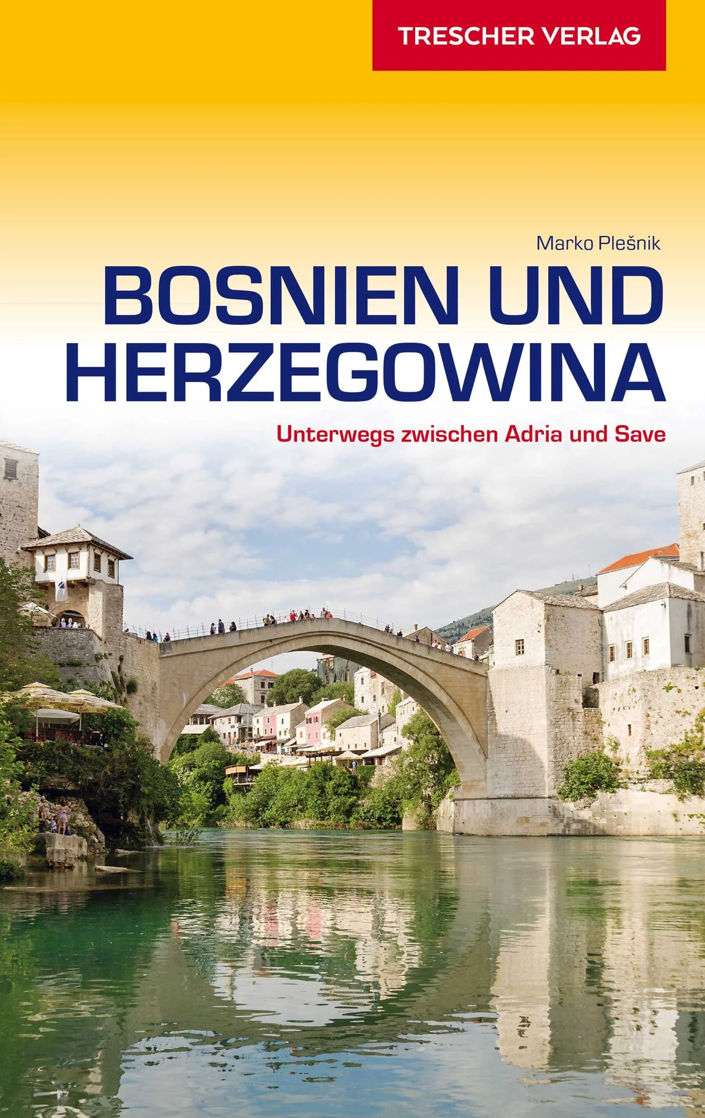 - Alle Regionen Bosniens und Herzegowinas auf 348 Seiten - Mit Sarajevo, Mostar, Sutjeska-Nationalpark und Una-Nationalpark - Fundierte Hintergrundinformationen zu Geschichte, Politik und Kultur - Ausführliche Beschreibung aller Sehenswürdigkeiten, umfangreiche Reisetipps - 36 Stadtpläne und Übersichtskarten, 180 Farbfotos Bosnien und Herzegowina bietet seinen Besuchern abwechslungsreiche Landschaften: Gebirge, Schluchten und einsame Hügelketten, fruchtbare Ebenen, große Flüsse und die Adriaküste. Unter anderem Illyrer, Römer, Osmanen und Österreicher haben in dieser Region ihre Spuren hinterlassen. Und so finden sich Moscheen, katholische und orthodoxe Kirchen, Bogumilengräber und Überreste römischer Siedlungen in zahlreichen Orten. Dieser Reiseführer macht mit der Vielfalt des Landes bekannt und stellt alle Regionen mit ihren baulichen und landschaftlichen Sehenswürdigkeiten ausführlich vor. Ein umfangreiches Kapitel widmet sich der Geschichte des Landes, der aktuellen politischen Situation sowie der Kunst und Kultur. Der Band bietet sowohl Individualreisenden als auch Teilnehmern an Studienfahrten, Kunstinteressierten und Aktivurlaubern viele wertvolle Informationen und reisepraktische Hinweise. >>> Mehr Reiseführer zu Südosteuropa und zum Balkan finden sie auf der Website des Trescher Verlags.