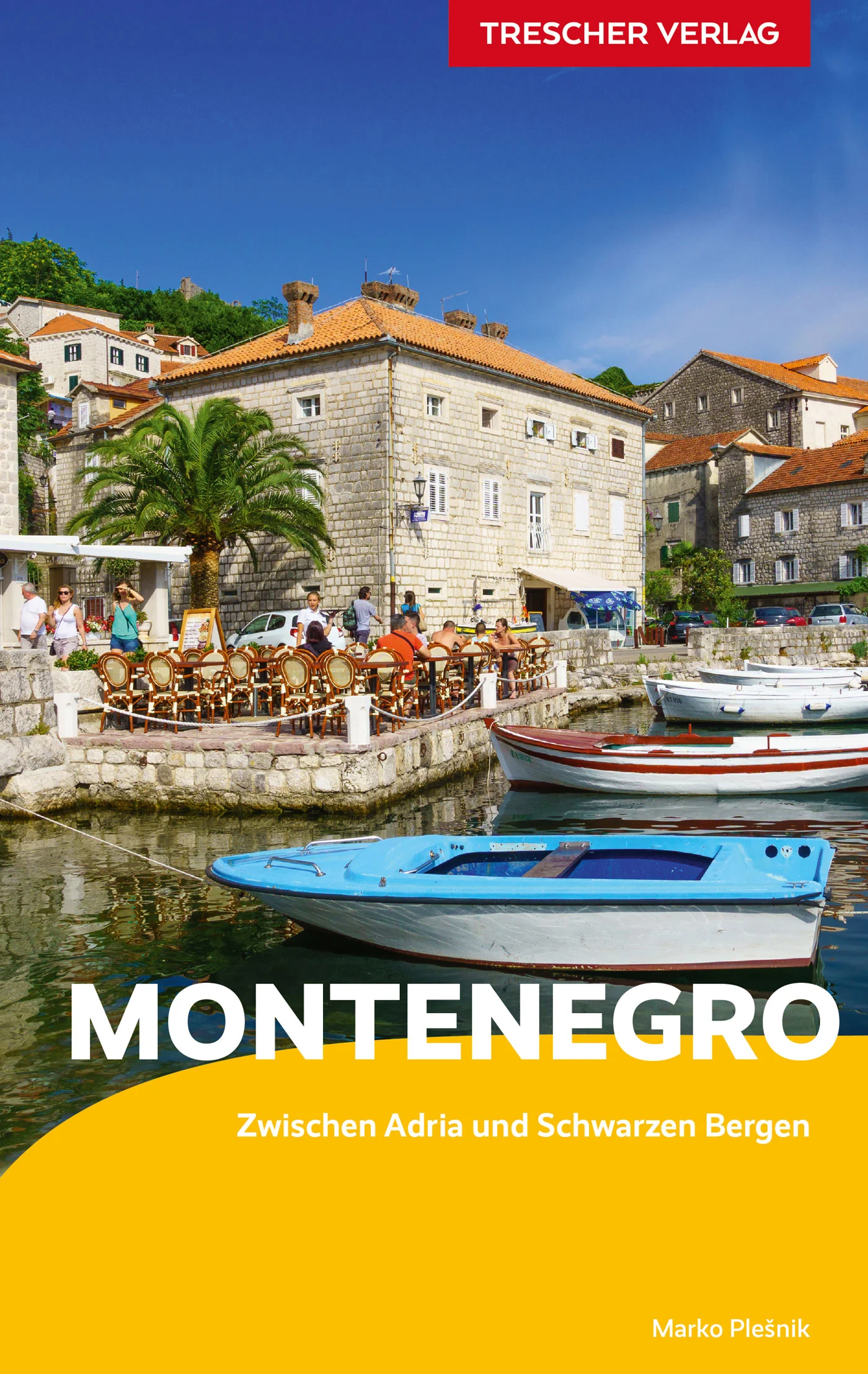 Das kleine Balkanland beeindruckt durch Superlative. Europas tiefste Schlucht, einer der längsten Adriastrand, der größte See auf dem Balkan, dazu pittoreske Welterbe-Städtchen, zerklüftete Küsten und Hochgebirge. Der Trescher-Reiseführer MONTENEGRO begleitet kundig durch den zweitjüngsten europäischen Staat. Über 30 Kilometer dringt die Adria in der Bucht von Kotor fjordartig ins Landesinnere. Die Altstadt von Kotor mit ihrer imposante Wehrmauer ist ebenso UNESCO-Welterbe wie das Barockstädtchen Perast am inneren Scheitel der Bucht. Mit luxuriösem Yachthafen ziehen Tivat und weiter südlich Budva ebenfalls viele Urlauber an. Bei Ulcinj lädt einer der längsten Adriastrände zum Baden und Wassersport ein. Byzantiner, Serben, Venezianer, Osmanen haben Kirchen, Moscheen und schmucke Palazzi hinterlassen. Kloster Ostrog aus dem 17. Jahrhundert zählt zu den wichtigen serbisch-orthodoxen Pilgerzielen. Aus postsozialistischer Zeit stammt die mächtige Auferstehungskathedrale in Podgorica, Wahrzeichen der jungen Hauptstadt. In Cetinje erfährt man im Nationalmuseum alles über die Kultur- und Landesgeschichte. Im Lovćen-Gebirge pilgert man hinauf zum Mausoleum des Nationaldichters Petar Njegoš. Noch einmal höher ist der Štirovnik (Schwarzer Berg), der Montenegro seinen Namen gab. Wandern und Biken gehört auch im Durmitor-Gebirge zu den beliebten Aktivitäten. Dort hat sich die Tara-Schlucht 1300 Meter tief in den Stein gegraben – der tiefste Canyon Europas. Der Skutarisee, den sich Montenegro und Albanien teilen, bietet als größtes Binnengewässer der Balkan-Halbinsel rund 300 Vogelarten Lebensraum. Wie der Dumitor und das Lovćen-Gebirge ist er als Nationalpark geschützt. Der Trescher-Reiseführer MONTENEGRO stellt alle Regionen, Sehenswürdigkeiten, Land und Leute, Geschichte und Kultur ausführlich vor. Fundierte Hintergrundinformationen beleuchten auch die aktuellen Entwicklungen. Ein Ausflug führt nach Trebinje über die Grenze nach Bosnien und Herzegowina. Empfehlungen zu Unterkunft und Gastronomie, eine Fülle an Tipps für Kulturinteressierte und Aktivurlauber sowie zahlreiche reisepraktische Hinweise, Stadtpläne und Übersichtskarten komplettieren das Buch zum verlässlichen Reisebegleiter durch Montenegro. … Weitere Reiseführer zu den Ländern der östlichen Adria finden Sie auf der Website des Trescher Verlags.