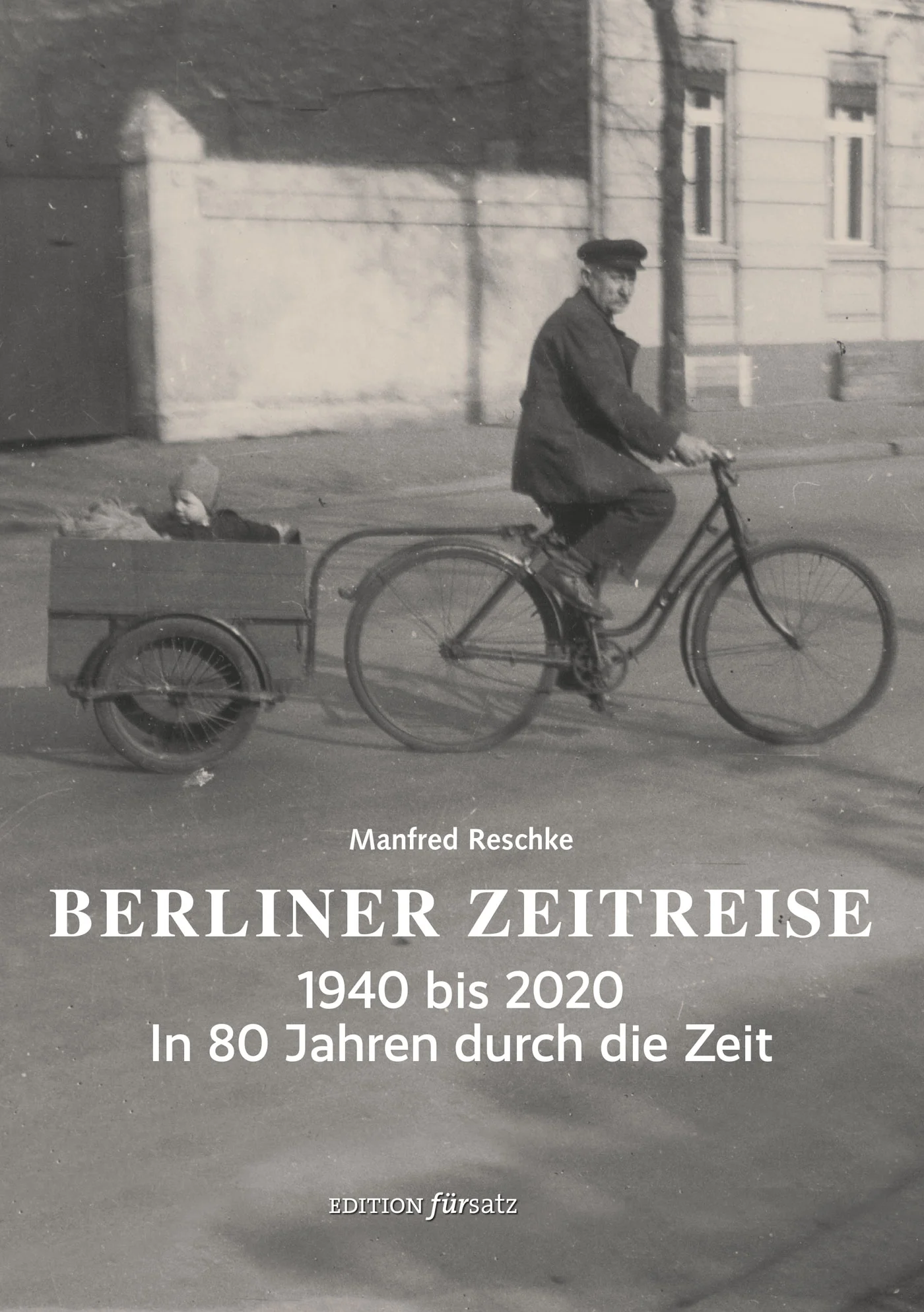 Der Autor Manfred Reschke wurde im Jahre 1939 in Berlin geboren und lebt bis heute in dieser Stadt. Er hat in dramatischer Weise den Zweiten Weltkrieg überlebt, erinnert sich an die Zeiten der Not und als Westberliner an die politisch sehr unruhigen Jahre in der Ära der Teilung Berlins durch die Alliierten. Sofort nach dem Fall der Mauer erkundete er als erfahrener Wanderer das Land Brandenburg derart umfassend, dass seine 66-Seen-Wanderung zu einem Wanderweg wurde. Darauf aufbauend unterstützte er die Entwicklung des Wandertourismus. Der damalige Ministerpräsident Brandenburgs, Matthias Platzeck, ehrte ihn persönlich als Ehrenamtler. Im Jahr 2002 erhielt er für sein Wirken zum Wohle des Landes vom damaligen Bundespräsidenten Johannes Rau das Bundesverdienstkreuz. Er schrieb mehrere Wanderbücher, die alle im Trescher-Verlag erschienen. Während seiner 15-jährigen ehrenamtlichen Arbeit im Land Brandenburg lernte er sehr viele Menschen mit DDR-Vergangenheit kennen, die in ihrem Land angepasst gelebt hatten, keine aktiven Entscheidungsträger waren, weder persönliche Nachteile in Kauf nehmen mussten, noch politischen Repressalien ausgesetzt waren. Die intensiven Gespräche mit ihnen, die eigenen Erlebnisse und die Lektüre vieler Quellen ermöglichten es dem Autor, eine Zeitreise zu verfassen, die das allgemeine Leben auf beiden Seiten der Stadt darlegt. Der zweite Teil beschreibt sein Leben in Berlin mit seiner Ehefrau, die aus dem alten Weddinger Kiez stammt. So wird das Leben von echten Berlinern während der beschriebenen 80 Jahre in dieser Stadt beispielhaft erzählt.