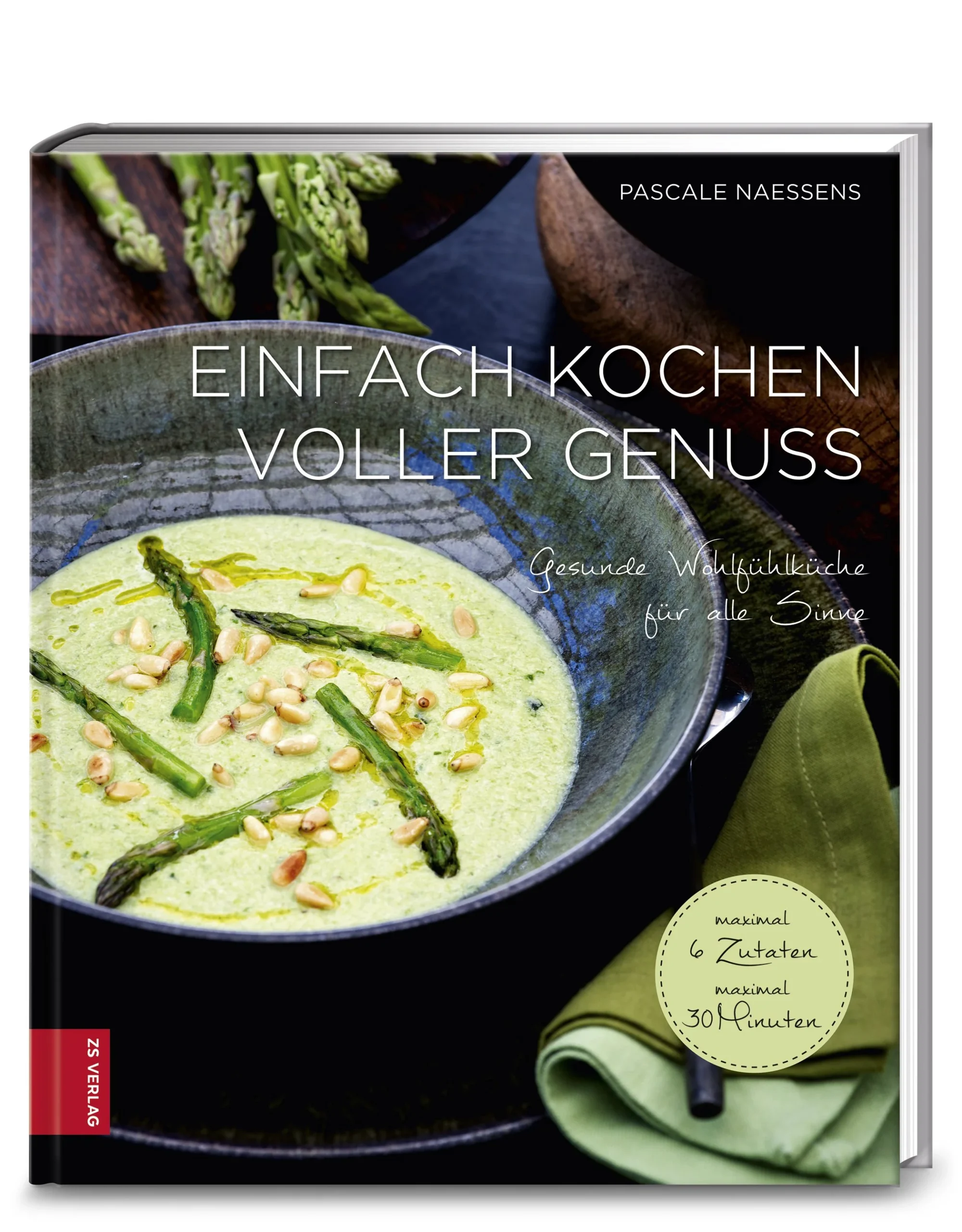 Die frischen Kräuter, der Ingwer, die Kokosmilch, der Chili — einfach göttlich. So ist das immer, wenn Pascale Naessens gekocht hat. Rustikal. Naturverbunden. Bodenständig und gesund. Auch im neusten Kochbuch der belgischen Bestseller-Autorin wird nicht gekünstelt, die Clean Eating Rezepte kommen ohne Chichi daher. Trotzdem sieht jedes ihrer Gerichte wie ein Kunstwerk aus. Einerseits raffiniert zusammengestellt, andererseits voller Wildheit und Spontaneität. Die Lasagne: nicht von der Stange, sondern mit Pascales individueller Handschrift. Der Lachs mit Erbsen und Knoblauch, die Muscheln, das Lammfilet, die Avocado-Schoko-Tarte — in voller Harmonie mit der Natur. Großer Zeitaufwand? Verzicht auf Genuss? Fehlanzeige! Stattdessen Wohlfühlküche mit Essen, das einfach glücklich macht!