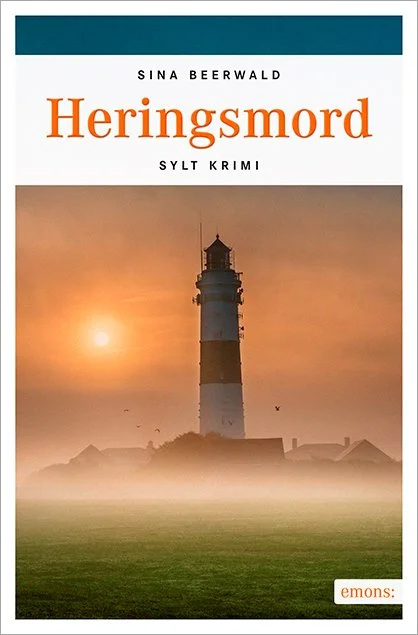 Ein Leben auf Sylt? Ein Traum! Jedenfalls für das Rentnerpaar Frieda und Ernst Schmälzle. Da das Ersparte für ein Reetdachhäuschen jedoch nicht reicht, lassen sie sich mitsamt Spätzlespresse und Dackel Gustav auf dem Kampener Campingplatz nieder. Doch zwischen Gemeinschaftsdusche und Chemietoilette schwelen die Konflikte, und in der Ehe der Schmälzles beginnt es heftig zu kriseln – bis ein Platznachbar ermordet aufgefunden wird und Frieda die Unschuld ihres Mannes beweisen muss. Ein urkomisches Ermittlerduo zwischen Wattvilla, Wohnwagen und Whiskymeile.