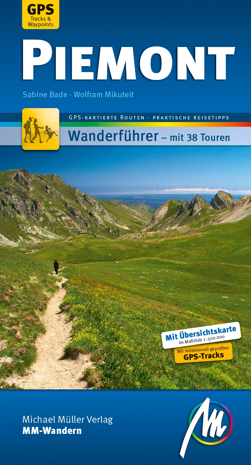 In der Heimat von Slow Food/t! Keine Massen, keine Lifte - das westliche Piemont ist unter Weitwanderern Kult. Zum Glück haben sich Sabine Bade und Wolfram Mikuteit in ihren 38 Touren all derer angenommen, die den wilden Teil der Alpen auf Tages- oder kürzeren Touren erleben wollen. Zwischen dem Gran Paradiso mit seinen vergletscherten Gipfeln und dem ausgedehnten Karstgebiet an der Punta Marguareis (nur 40 km vom Mittelmeer) bieten sich von Tal zu Tal ganz unterschiedliche Eindrücke, mal durch mächtige Kalkriffe, mal durch den fast schon legendären Monviso. Dazu fast überall sattgrüne Hochweiden mit einer unglaublichen Pflanzenwelt, klare Gebirgsseen und atemberaubende Panoramen.