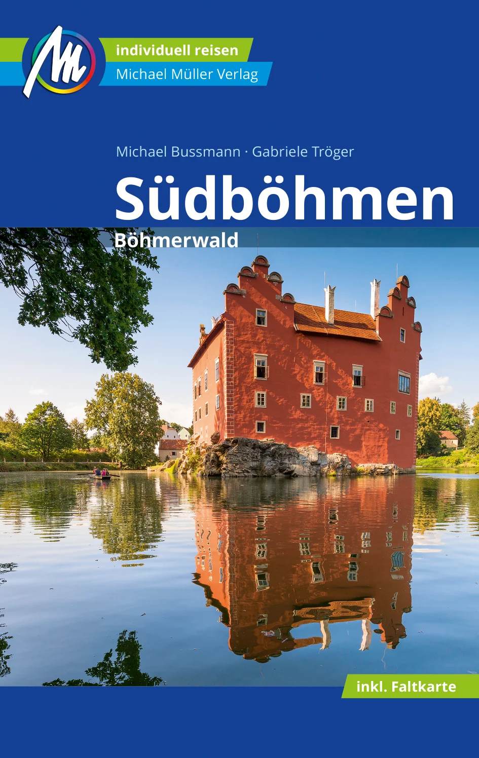 Anders reisen und dabei das Besondere entdecken Mit den aktuellen Tipps aus den Michael-Müller-Reiseführern gestalten Sie Ihre Reise individuell, nachhaltig und sicher. Rauschende Wälder und dunkle Seen, die Böhmische Riviera, Märchenschlösser und UNESCO-Weltkulturerbe – erleben Sie Südböhmen als charmantes Reiseziel vor der Haustür. Michael Bussmann und Gabriele Tröger zeigen Ihnen in unserem preisgekrönten Reiseführer »Südböhmen« in der sechsten Auflage alles Sehenswerte dieser Region unseres südöstlichen Nachbarn. Der Südböhmen-Reiseführer hat 130 Farbfotos auf 264 Seiten, die prall gefüllt sind mit allem Wissenswertem, manch Skurrilem und Kuriosem sowie immer praktischen Reisetipps und bewährten, hilfreichen Hinweisen. 32 Karten und Pläne samt praktischer, herausnehmbarer Faltkarte im Maßstab 1:400.000 machen die Region zu Ihrer zweiten Heimat. Wie sind deutsche, österreichische und tschechische Geschichte verwoben? Wie komme ich am besten nach und durch Südböhmen? Wo gibt’s die besten »knedlíky« (Kloß), was sind süffige Biere außer »Budvar«? Wo und wie finde ich ein passendes Dach über dem Kopf? Unser Reiseführer »Südböhmen« weiß Bescheid! Alles vor Ort akribisch recherchiert und für Sie ausprobiert. Ökologisch, regional und nachhaltig wirtschaftende Betriebe sind kenntlich gemacht. Zahlreiche eingestreute Kurz-Essays vermitteln zusätzlich interessante Hintergrundinformationen. Dank der Geheimtipps von Michael Bussmann und Gabriele Tröger entdecken Sie die versteckten Perlen der Region, die garantiert nicht jeder kennt! Die Wiener Zeitung schreibt: »Sehr praktischer und aktueller Reiseführer aus dem Michael Müller Verlag.« Buchprofile/Medienprofile findet: »Zu Recht hat der Band (…) von der Internationalen Tourismusbörse einen Preis für Individual-Reiseführer zugesprochen bekommen.« Südböhmen und der Böhmerwald im Überblick Den Auftakt der Erkundungstour machen České Budějovice (Budweis) und Třeboň (Wittingau). Die beiden bildhübschen Städte sind immer eine Reise wert. Was es in Budweis außer dem weltbekannten Bier (und zahlreichen weiteren Brauereien) zu sehen gibt, entdecken Sie mit unserem Südböhmen-Reiseführer: Ob Schwarzer Turm, Eiserne Jungfrau, Pferdeeisenbahn-Museum oder Kunst-Galerien. Třeboň überzeugt mit dem Schloss, der St.-Ägidius-Kirche und Augustinerkloster, der Schwarzenberggruft sowie sehenswerten Orten im Umland wie Brünnl, Gratzen oder Sonnberg. Mit unserem Reiseführer »Südböhmen« finden Sie überall Orte und Plätze, die garantiert nicht jeder kennt. Jindřichův Hradec (Neuhaus), Slavonice (Zlabings) und Telč (Teltsch) sind drei städtebauliche Perlen. Sehenswert das Gobelin-Museum, Burg Landstein oder das Wasserschloss Rotlhota. Zwischen den drei Städten liegt mit Böhmisch Kanada eine Landschaft, die nicht nur Naturliebhaber zu ausgiebigen Streifzügen einlädt. Tábor ist die mit Abstand hippste Kleinstadt der Region. Pìsek hingegen ist eher beschaulich, hat dafür aber die älteste Steinbrücke Böhmens zu bieten. Český Krumlov ist das meistbesuchte Städtchen Südböhmens, wunderschön, aber trotz Märchenhaus, Moldaviter-Museum und Budweiser Tor nur wenig authentisch. Südwestlich liegt die Region Lipno samt dem Lipno-See, auch als Böhmische Riviera bekannt. Mit unserem Reiseführer finden Sie die schönsten Fleckchen spielend leicht! Der Böhmerwald (Šumava) ist mit seinen rauschenden Wäldern und Flüssen, seinen Seen und Bergen ein Traumziel für Wanderer, Radfahrer und Naturfreunde. Auch versteckt sich noch viel Sehenswertes und das ein oder andere schmucke Städtchen in der Region, etwa Vimperk (Winterberg), Lenora (Eleonorenhain), Burg Karlsberg, oder der Kubany-Urwald Boubínský prales. Ihr Urlaub in Südböhmen wird zu einem individuellen und gelungenen Erlebnis dank den bewährten Tipps und hilfreichen Hinweisen im akribisch recherchierten Begleiter an Ihrer Seite. Auf mehr als 40 Seiten finden Sie alles Wissenswerte, Reisepraktische und Notwendige kompakt zusammengefasst, darunter auch die wichtigsten tschechischen Begriffe und Redewendungen. Drei Fakten über Südböhmen, die Sie wahrscheinlich noch nicht kannten: Fast ganz Böhmen wird mit Weihnachtskarpfen aus den Třeboňer Teichen versorgt. Die Tschechen sind Weltrekordhalter im Biertrinken. Der Würfelzucker wurde in Dačice erfunden.