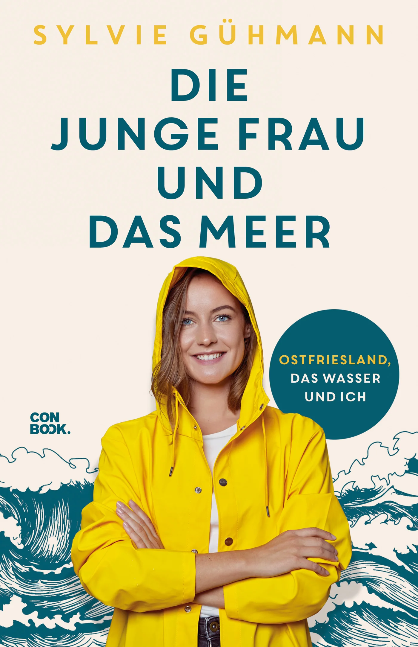 »Über Ostfriesland, das Wasser und mich« Der Name der ostfriesischen Stadt Leer bedeutet so viel wie ›umzäunte Weide‹, was die Sache ziemlich gut beschreibt: Die meisten Straßen sind frei, nur auf der Hauptstraße herrscht immerzu Stau, ungezählte Kühe grasen auf den umliegenden Feldern, und Backsteinbauten beherbergen um die 34.000 Einwohner. Inmitten dieses Kleinstadtidylls vollbringt die sechsjährige Sylvie etwas, was nur wenige schaffen: Sie fällt durch die Seepferdchen-Prüfung. Viel Zeit, um den ersten großen Bauchplatscher ihres Lebens zu verschmerzen, bleibt ihr nicht. Mal steckt sie ihr Bett fast in Flammen, mal mit dem Gesicht mitten in der Sahnetorte. Ihren ersten Kuss verliert sie irgendwo auf der Tanzfläche der Dorfdisko. Und mehr als einmal sitzt sie im Dreck, und zwar im wörtlichen Sinn. Ein Glück, dass in Ostfriesland immer jemand da ist, der ihr wieder heraushilft. Doch nach und nach ändert sich das Klima ...