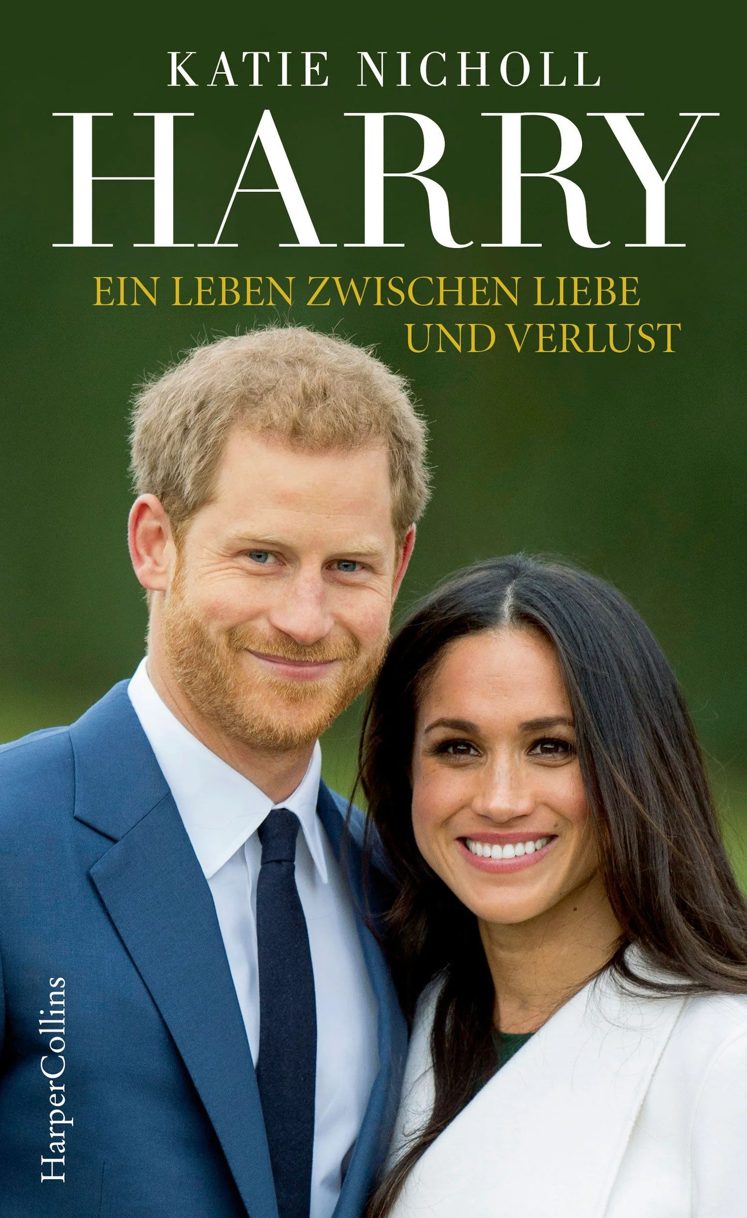 Der Verlust seiner Mutter und die ständige Beobachtung durch eine Öffentlichkeit, die keinen Skandal verzeiht - Harry führt ein Leben zwischen königlichem Luxus und bitteren Schicksalsschlägen. Als sich der Prinz von Großbritannien und Nordirland im November 2017 mit der amerikanischen Schauspielerin Meghan Markle verlobt, jubelt die ganze Welt. Begleiten Sie Harry durch die bewegenden Momente seines Lebens und erfahren Sie bisher unbekannte Hintergründe zu den Ereignissen, die den einzigartigen Prinzen am meisten prägten.Katie Nicholl, Korrespondentin von The Mail on Sunday am britischen Königshof, kennt sich aus bei den Royals. Sie ist bereits erfolgreiche Autorin diverser Adelsbiografien. In Harry - Ein Leben zwischen Liebe und Verlust gibt sie tiefe Einblicke in das Leben des Prinzen im und außerhalb des Buckingham Palace. Bisher unveröffentlichtes Bildmaterial, exklusive Interviews mit Palastangestellten und wichtigen Personen aus seinem Privatleben zeigen Harry von seiner persönlichsten Seite. Freunde und Familienangehörige sprechen über seine heimlichen Geliebten, royale Familienfehden und Geheimnisse, die noch nie zuvor offenbart wurden.
