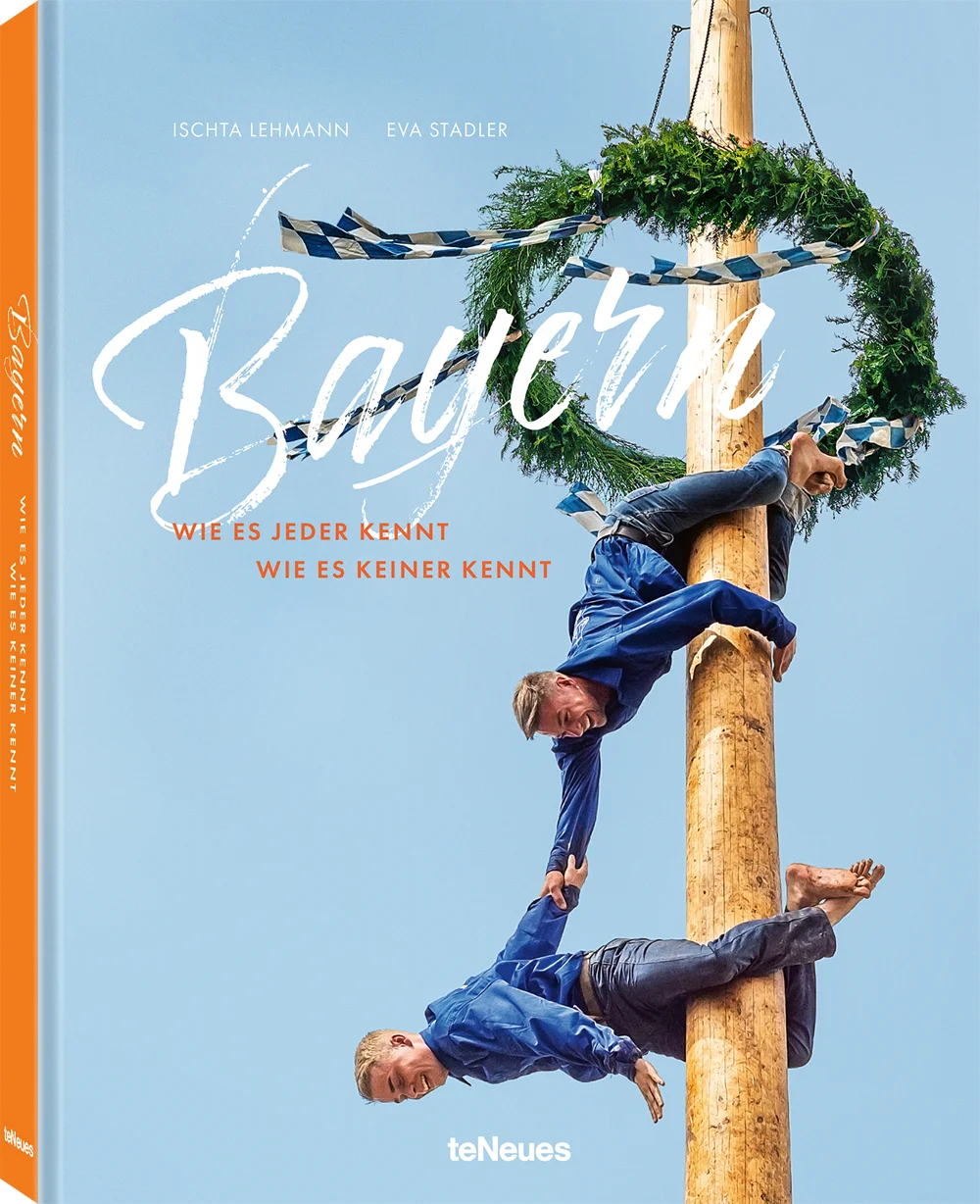 Sprache: DeutschFormat: 22,3 x 28,7 cm, 224 SeitenEine Liebeserklärung an Bayern mit all seinen grandiosen, kitschig-schönen und überraschenden SeitenVon Klassikern bis Sportevents, von der Kulinarik bis zur Bergwelt, von spektakulärer Natur bis hin zu überbordendem Kitsch50 Ziele - 50 originelle GeschichtenDiese Liebeserklärung an den breitbeinigsten Freistaat Deutschlands teilt weder bayerische Orte und Traditionen in bekannt/unbekannt ein noch Bayernbewohner oder -besucher in Insider und Newbies. Denn auch das bekannteste Volksfest der Welt hat seine verborgenen Seiten, und die Hu¨terin einer aussterbenden Handwerkskunst, der Brautkronenmacherei, hat ihre kleine, aber begeisterte Fanbase.50 besondere Ziele in Bayern u¨berraschen, machen neugierig, unterhalten, inspirieren und verfu¨hren dazu, sofort loszufahren und sie sich anzuschauen.