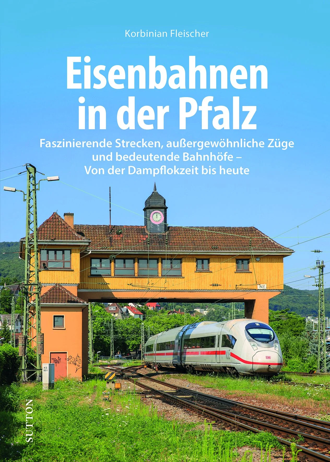 Rund 170 beeindruckende und zumeist unveröffentlichte Aufnahmen dokumentieren eindrucksvoll den vielfältigen Schienenverkehr in der Pfalz. Die faszinierenden Fotografien und pointierten Erläuterungen porträtieren die Entwicklungen der vergangenen Jahrzehnte. Dieser reich bebilderte Band ist ein Muss für Eisenbahn- und Technikinteressierte.