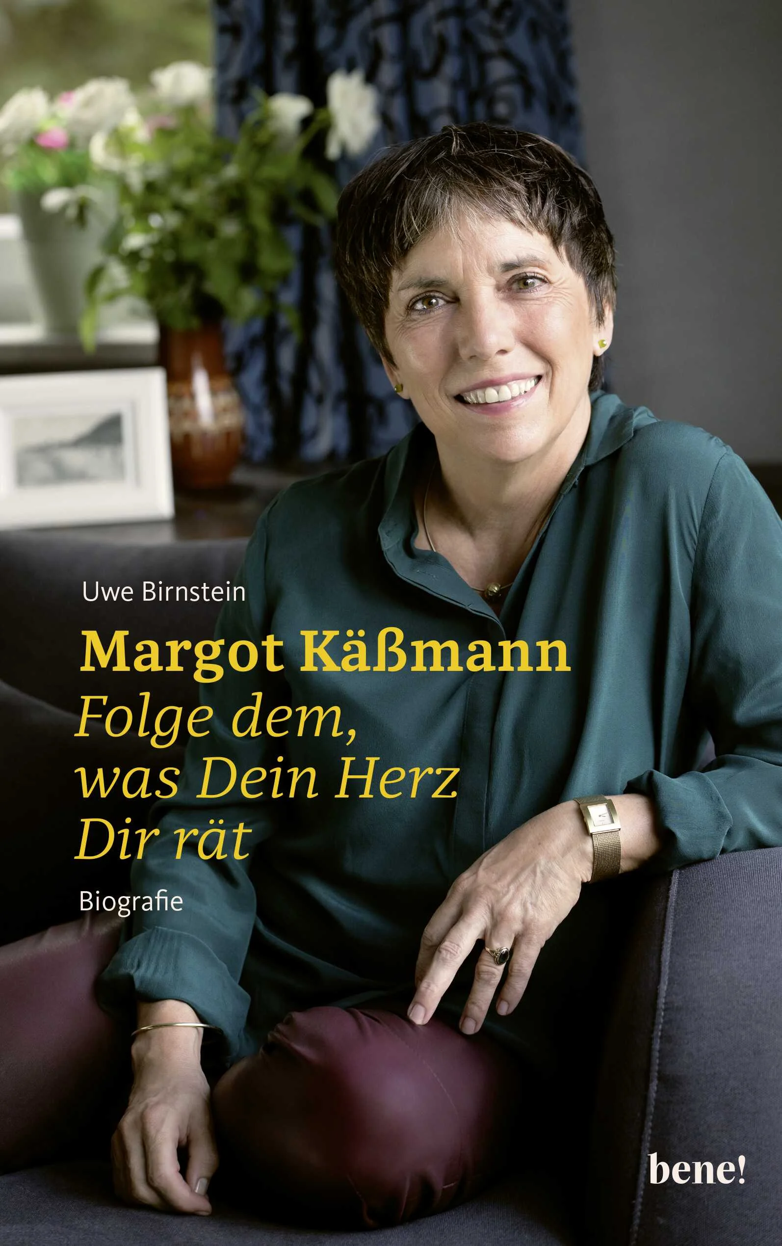 Die bewegende Lebensgeschichte der »Bischöfin der Herzen«Wie wurde Margot Käßmann zu einer der populärsten und angesehensten Persönlichkeiten Deutschlands? Welche Kindheitserfahrungen haben sie geprägt? Wie lernte sie Toleranz und Courage, woher stammen ihre Geradlinigkeit, ihr Mut und ihre Friedensliebe? Wie bringt sie Familienleben und Beruf unter einen Hut? Und vor allem: Welche Rolle spielt der christliche Glaube in ihrem Leben, wie schenkt er ihr Trost und Bestärkung?Uwe Birnstein, ein langjähriger Wegbegleiter, hat sich auf Spurensuche im Leben Margot Käßmanns begeben. Gemeinsam fuhren sie an die Stätten ihrer Kindheit. Margot Käßmann gewährte ihm Einblick in private Fotoalben und verschlossene Erinnerungsschatullen. Auf diese Weise ist ein feinfühliges Porträt entstanden, das viele bislang unbekannte Seiten Margot Käßmanns zeigt. Lernen Sie auch die stille, private Seite der Frau kennen, die oft im Scheinwerferlicht der Öffentlichkeit steht.Mit zahlreichen unveröffentlichten Fotos aus dem Privatarchiv von Margot Käßmann.