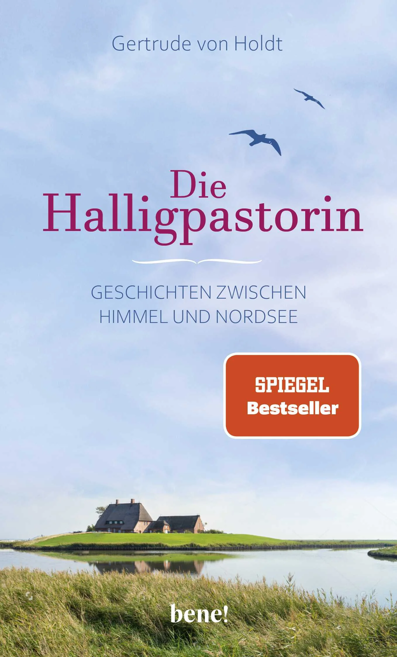 „In diesem Buch erzähle ich Geschichten von meinem Leben auf der Hallig Hooge. Sie handeln von den Bewohnern, ihren und meinen Vorfahren. Seit Generationen leben sie hier und trotzen den Naturgewalten. Es sind Anekdoten von Menschen, die dickköpfig und trotzdem liebenswert, wettergegerbt und trotzdem sanft sind.Die Geschichten sind geprägt von der Landschaft, dem Wetter und der Natur. Die Jahreszeiten in ihrem Farbenspiel zu durchleben erfüllt mich immer wieder. Ich kann mich nie sattsehen. Die Luft ist würzig und salzig, angefüllt mit Vogelstimmen. Und trotz all dieser Geräusche übermannt mich die Stille, die mich immer wieder innehalten lässt!Das Meer ist für uns nicht der weite Ozean, sondern das oft unbändige Wasser der Nordsee. Es umgibt uns und durchzieht in kleinen und großen Gräben, den Flieths, das Land. Das Kommen und Gehen des Wassers bestimmt das Leben und diesem Rhythmus unterwerfen sich die Bewohner seit der ersten Besiedlung. Gott muss eine unbändige Freude verspürt haben, diese Wunderwelt zu erschaffen. Anders kann ich mir die Schönheit nicht erklären.Mich lehrt das Wasser auch Demut – jeden Tag aufs Neue. Ich bin mittendrin und fühle mich angesichts dieser Fülle ganz klein, obwohl ich mich doch groß fühlen möchte. Ich kann das Kleinsein ohne Zaudern annehmen, denn Gott hat mir Augen und Ohren für die Fülle des Lebens auf der Hallig geöffnet. Ich lebe in einem Paradies aus Himmel, Erde, Luft und Meer.Je älter ich werde, umso häufiger denke ich über meine Träume und Vorstellungen nach, die ich als junge Frau hatte. Ich wollte reich und anerkannt werden, berühmt als Malerin und wenn das nicht klappt, dann wollte ich wenigstens eine gute Chirurgin werden. Ich wurde weder das eine noch das andere. Dafür wurde ich Arztfrau, vierfache Mutter, siebenfache Großmutter, Hauswirtschaftsleiterin, Arzthelferin und Röntgenassistentin. Ich war zuständig für das Personal und die Abrechnung in der orthopädischen Praxis meines Ehemannes. Ich wurde Lektorin, Prädikantin und letztendlich auch Seelsorgerin einer kleinen Gemeinde.Mit 61 Jahren beschloss ich, mein Leben noch einmal umzukrempeln, und zog auf die Hallig Hooge. Ich ging zurück an den Ort meiner Kindheit.Ich konnte eintauchen in die Welt, die ich vor fast 50 Jahren verlassen hatte, als hätte es nie ein Dazwischen gegeben. Mich erfasste ein Staunen: Nirgendwo sind mir die Menschen so nah und wichtig wie hier. Nirgendwo ist das Feiern so ausgelassen und ansteckend wie hier. Nirgendwo ist der Himmel höher, das Wasser weiter, das Land grüner. Nirgendwo ist mir Gott so nah. Es ist, als wäre ich in einem Kloster unter freiem Himmel.“Gertrude von Holdt