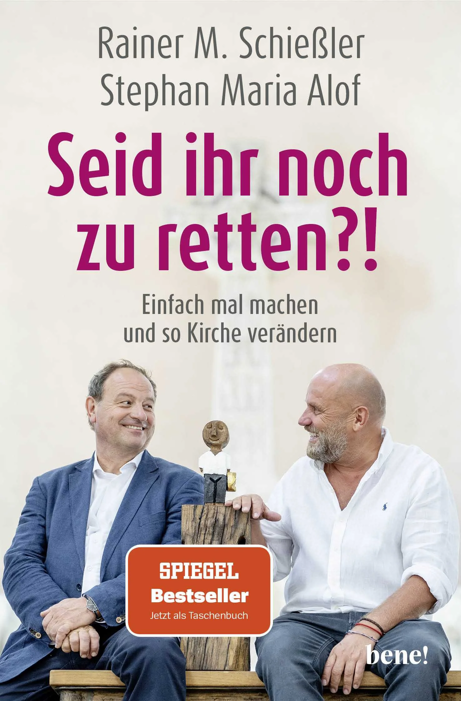 Vier Fäuste für ein Halleluja! Rainer M. Schießler und Stephan Maria Alof werfen einen frischen Blick auf die Zukunft der Kirche - Die Taschenbuchausgabe des SPIEGEL-Bestsellers.Der eine ist der wohl bekannteste Pfarrer Deutschlands, der andere steckt als Kirchenpfleger hinter vielen verrückten Ideen der katholischen Kirchengemeinde »St. Maximilian« in München: Rainer M. Schießler und Stephan Maria Alof sind seit mehr als 25 Jahren ein unschlagbar kreatives Duo. Die beiden haben es faustdick hinter den Ohren und setzen alles daran, den Glauben immer wieder neu und positiv ins Gespräch zu bringen – ohne Festhalten am Gestrigen.Dafür nehmen sie auch gerne Gegenwind in Kauf. Wo man andernorts in der katholischen Kirche angesichts steigender Austrittszahlen noch im Dornröschenschlaf zu verharren scheint, entwickeln Schießler und Alof eine Perspektive für die Kirche von morgen, die auf die Bedürfnisse der Menschen zugeschnitten ist und die befreiende Botschaft des Glaubens in den Mittelpunkt stellt.Eine Einladung zur inneren Positionsbestimmung in Glaubensfragen. Und zugleich ein unterhaltsames Lesevergnügen.»Wir sehnen uns nach einem wirklichen Neuanfang, der die Kirche wieder zu einem Ort macht, an dem sich alle, die möchten, willkommen und zu Hause fühlen können. Wir warten nicht ab, bis ›die da oben‹ sich ändern. Unsere Zeit ist hier und jetzt.« Rainer M. Schießler & Stephan Maria Alof