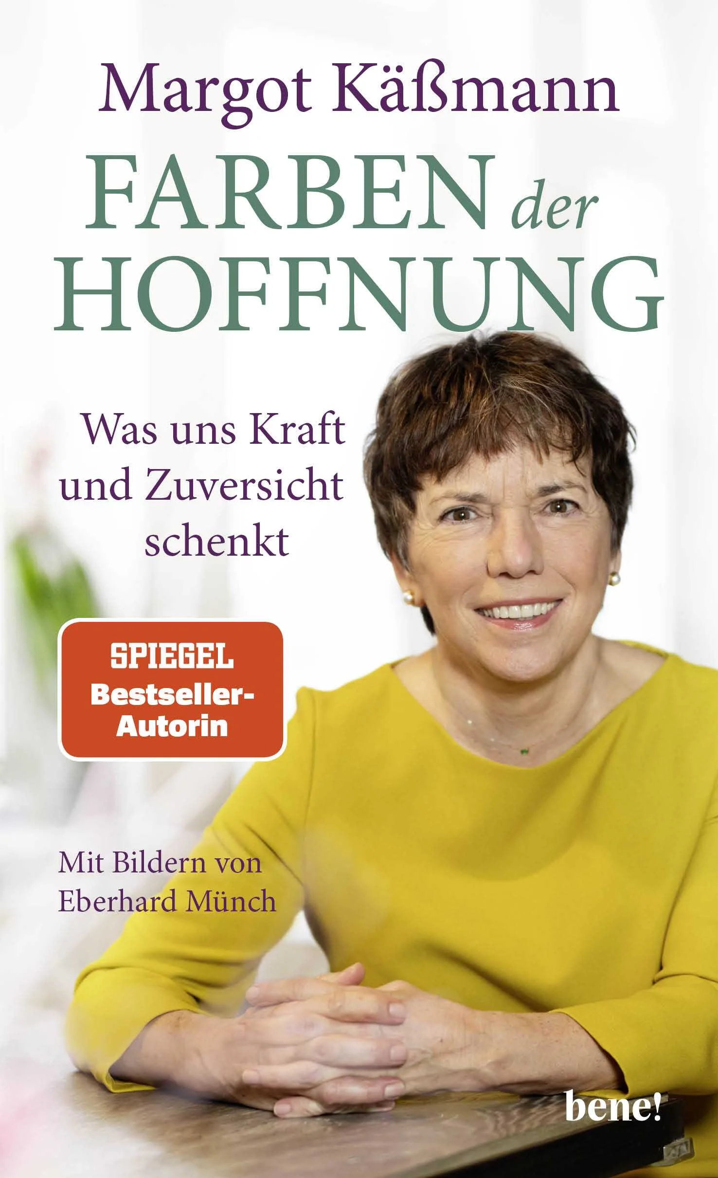 Jeden Tag sind die Nachrichten voller Schreckensmeldungen, viele Konflikte spitzen sich zu. Und es ist schwer, angesichts all dessen Hoffnung zu bewahren. Hoffnung auf Gerechtigkeit, auf Versöhnung, auf Frieden, auf Liebe, Glück, Trost – auf eine gute Zukunft. Dass wir dem Hass Einhalt gebieten, die Demokratie verteidigen, Gerechtigkeit schaffen, den Klimawandel doch irgendwie aufhalten können.Wir brauchen einen guten Umgang mit der Angst. Angst zu verdrängen, nicht über unsere Befürchtungen zu sprechen, macht uns krank. Unbewältigte Ängste wirken zerstörerisch. Angst kann lähmen, Leben zerstören – und sie kann instrumentalisiert werden. Das können wir aus der Vergangenheit lernen. Heute ist es die angebliche „Überfremdung durch Ausländer“, die Neonazis auf die Straße holt. Wer Angst sät, wird Hass und Gewalt ernten ...Margot Käßmann nähert sich in ihrem neuen Buch der Hoffnung und der Angst aus biblischer und theologischer Sicht, aber auch ganz persönlich. Sie musste selbst mit schwerer Erkrankung umgehen und kennt das Gefühl der Bedrängnis, das – anders als die Furcht – gar nicht immer ganz konkret durch einen Anlass ausgelöst sein muss.Margot Käßmann bleibt nicht bei den Ängsten stehen, sie weiß um die Kraft des Glaubens, die Kraft der Liebe und des Hoffens und sagt: „Für mich ist der christliche Glaube ein entscheidender Lebensanker. Gott kann ich meine Angst anvertrauen, in Gott kann ich Ruhe, Frieden, Lebensmut, Hoffnung finden. Das heißt nicht, dass es für Christinnen und Christen ein Leben ohne Angst gibt. Aber sie wissen, wo sie Halt finden können. Sie finden in der reichen Tradition von Bibel und Liturgie Gebete, Trostworte, Rituale und Ermutigung. Gemeinsam dürfen wir hoffen. Und wir sind aufgefordert, für unsere Überzeugungen einzustehen!