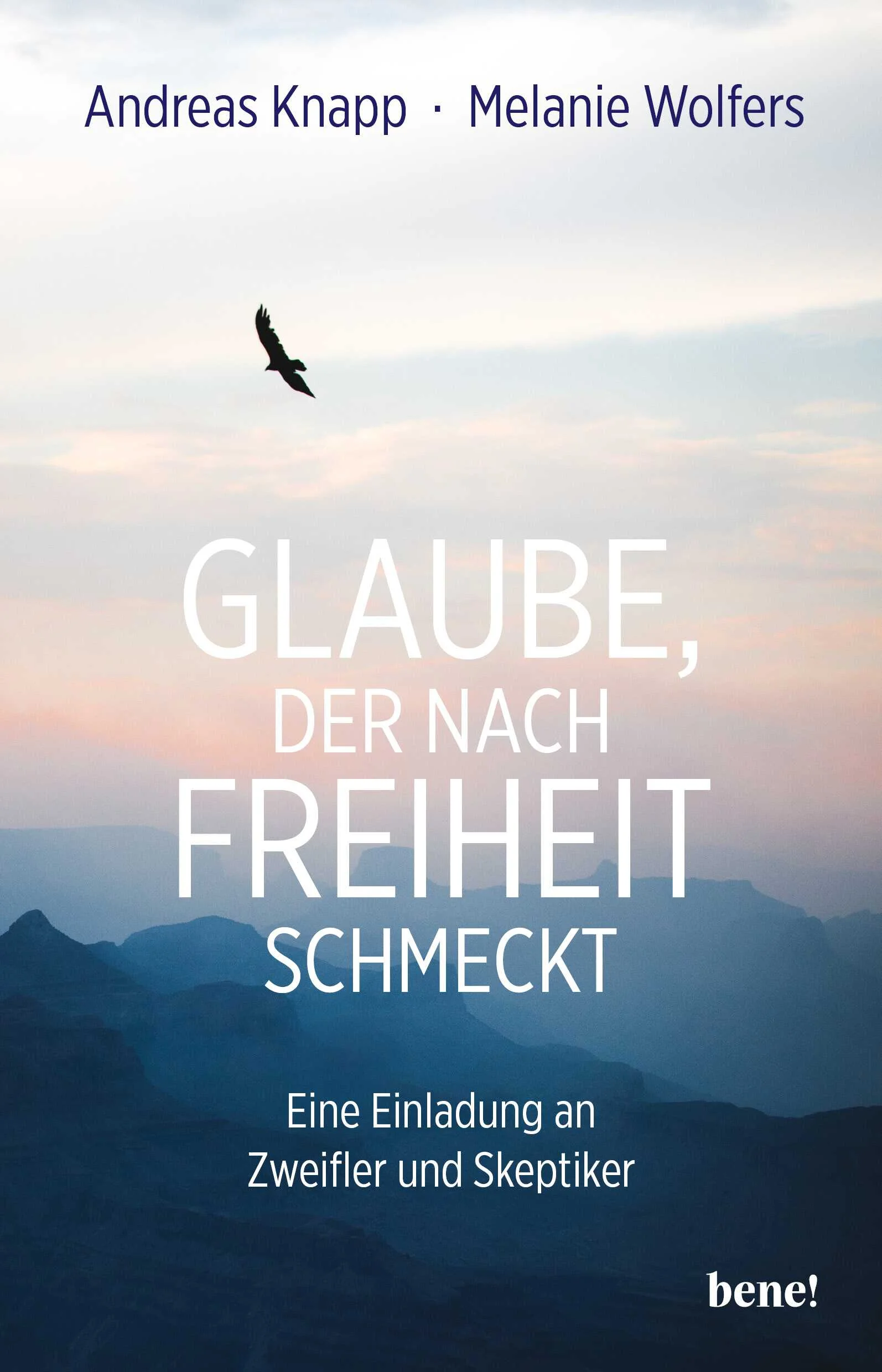 Warum sind Menschen heute noch so verrückt, an Gott zu glauben? Weil der Glaube uns Freiheit, Selbstvertrauen und Gelassenheit schenkt – davon sind Melanie Wolfers und Andreas Knapp überzeugt. Unterhaltsam, frisch und undogmatisch beschreiben sie den Kern einer zeitgemäßen Religiosität und weichen auch kritischen Anfragen an das Christentum nicht aus. Was sie dabei vorantreibt, ist der leidenschaftliche Versuch, den Glauben an Gott und ein modernes Weltbild miteinander zu verbinden und so auch entsprechend zu leben.Sie denken nach über Schöpfungsglaube und Evolutionstheorie, über Religion und Gewalt – aber auch über das Gottesbild von Juden, Christen und Muslimen, über Jesus und die Kirche. Das alles mündete in die entscheidende Frage: Wie kann der Jahrtausende alte Glaube an Gott heute so verstanden und gelebt werden, dass er dem Menschen Freiheit schenkt und Verantwortung für sich und andere ermöglicht?Wolfers und Knapp zeichnen das lebendige Bild eines zeitgemäßen Christentums und sind sicher: Wer glaubt, verfügt über einen zuverlässigen Kompass, der den Weg weist durch einen Alltag voller Zweifel und Herausforderungen.Die aktualisierte und erweiterte Neuauflage des Longsellers. »Durch dieses Buch weht ein Wind, der mich umgehauen hat. So spritzig und fröhlich kann der christliche Glaube sein! Am Ende jeder Seite hoffe ich, dass es so rasant weitergeht, und wirklich - die Autoren halten diesen Drive durch. «Werner Tiki Küstenmacher, Bestsellerautor
