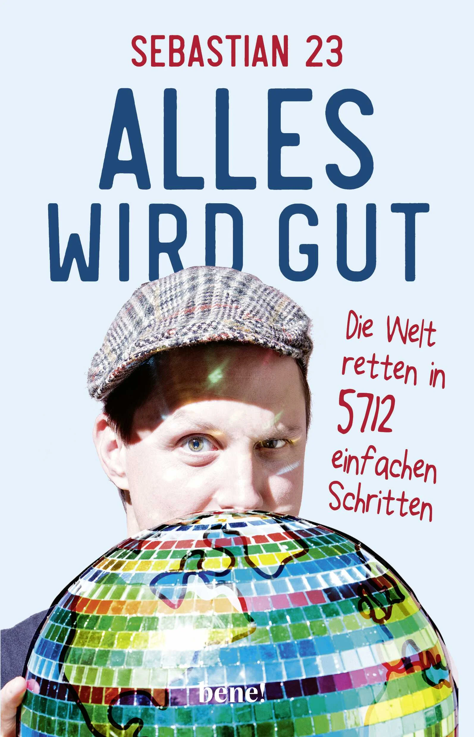 Sebastian 23 – in den Sozialen Netzwerken auch bekannt als mondschaf23 – schreibt über 5712 einfache Wege, die Welt zu retten. Ganz konkret, praktisch, entschlossen – und vor allem optimistisch und mit Humor. Weil es wichtig ist, auch einmal über sich selbst zu lachen und nicht alles nur todernst zu nehmen. Schließlich geht es nur um die Zukunft der Menschheit.Seit vielen Jahren beschäftigt sich Sebastian 23 intensiv mit den Themen „Umweltschutz“, „Verkehrswende“ und „Klimakrise“. Nicht nur als Vater zweier Kinder macht er sich Gedanken, wie es um die Zukunft bestellt ist. Auf der Bühne und im Internet spricht er als Poetry Slammer und Komiker vor tausenden von Menschen über all das, was ihn umtreibt. Und trotz berechtigter Sorgen ist Sebastian 23 sich sicher: Alles wird gut! Oder besser: Es kann gut werden, wenn wir uns von all den düsteren Perspektiven und den schlechten Nachrichten nicht lähmen lassen. Die Welt wird nicht untergehen. Denn immer noch haben wir es in der Hand, vieles zum Positiven zu wenden, wenn wir ins Handeln kommen. Es wird gewiss kein leichter Weg, vielleicht sind sogar mehr als 5712 Schritte notwendig.Doch aus Sicht von Sebastian 23 gibt es auch positive Kipp-Punkte: Es sind für ihn die Momente, in denen wir uns entschließen, „durch das Dunkel ins Licht“ zu springen. Wenn Hoffnung uns antreibt, wenn wir aktiv werden und es uns zum Beispiel gelingt, das Thema Mobilität anders zu lösen: Ohne den Einsatz fossiler Energien und trotzdem bezahlbar und barrierefrei für alle. Das ist weit mehr als eine grüne Träumerei, denn dass die Idee einer nahezu autofreien Innenstadt realisierbar ist, machen einige Städte in Europa, beispielsweise Amsterdam oder Kopenhagen, längst vor. Weshalb sollte das nicht auch in Bochum, Berlin oder Baden-Baden möglich sein? Oder in Städten ohne B?Testimonials zum Buch: