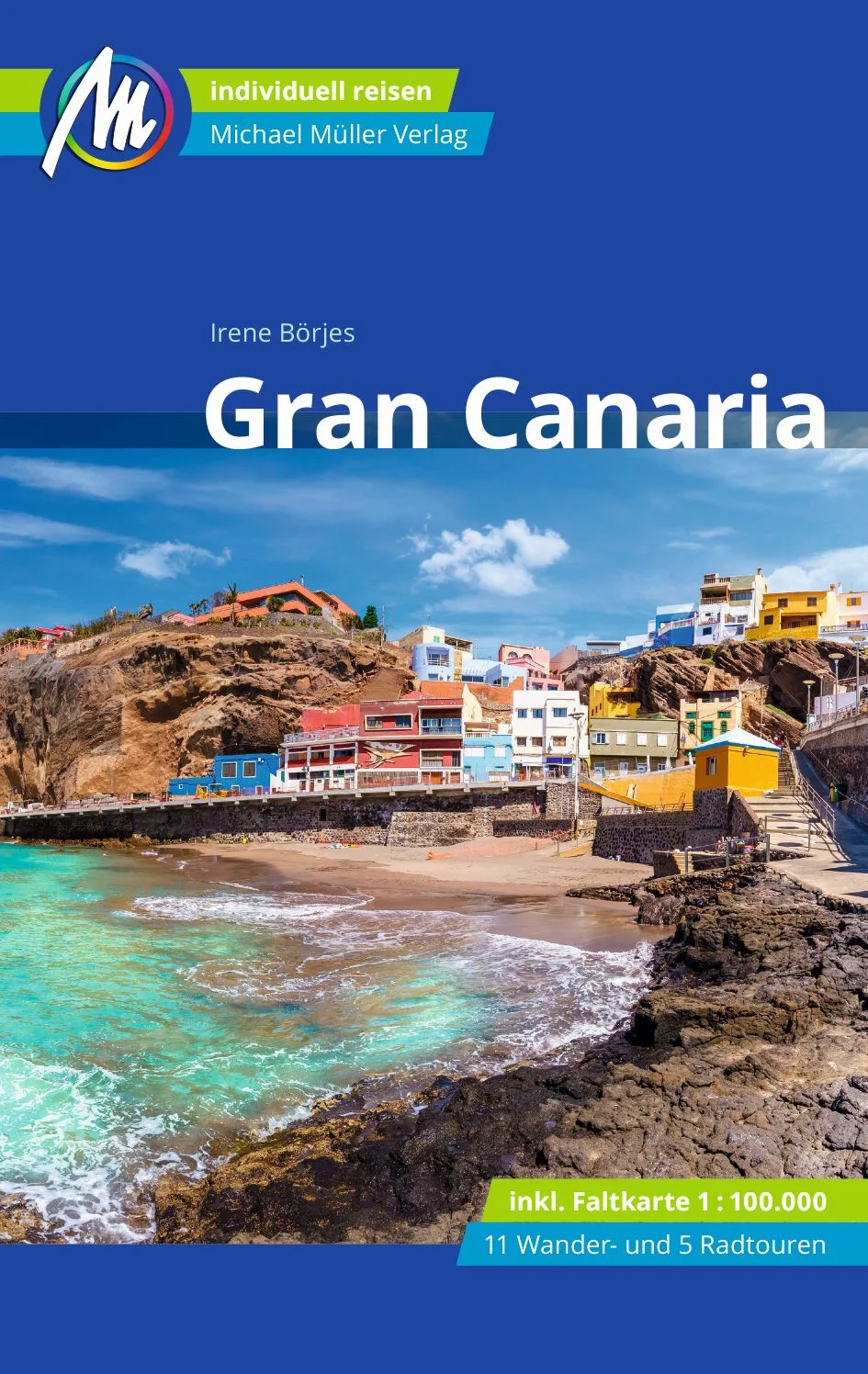 Anders reisen und dabei das Besondere entdecken: Mit den aktuellen Tipps aus den Michael-Müller-Reiseführern gestalten Sie Ihre Reise individuell, nachhaltig und sicher. Gran Canaria – Urlaub, Sonne, Strand und Meer – viel mehr. In unserem Gran Canaria-Reiseführer in der neunten Auflage verrät Ihnen Irene Börjes auf 288 Seiten mit 140 Farbfotos, was die Insel zu bieten hat, bekannte Highlights ebenso wie ausgesuchte Geheimtipps. 33 Karten inklusive Bus- und innerkanarischer Flug- und Fährverbindungen plus herausnehmbare Faltkarte im Maßstab 1:100.000 machen die Insel zu Ihrem zweiten Zuhause. Unser akribisch vor Ort recherchierter Reiseführer ist gespickt mit bewährten Tipps und hilfreichen Hinweisen zu Orten, die Sie garantiert noch nicht gesehen haben. Ökologisch, regional und nachhaltig wirtschaftende Betriebe sind hervorgehoben. Neben prall gefüllten 170 Seiten zu Stränden, Hotels, Restaurants und Unterkünften finden Sie im Gran Canaria-Reiseführer 47 Seiten mit zwei Stadtspaziergängen, elf Wanderungen und fünf Radtouren.Auf weiteren 50 Seiten gibt‘s alles Notwendige, Wissenswerte und Reisepraktische für einen entspannten und individuellen Gran Canaria-Urlaub. Kostenlos und registrierungsfrei stehen fünf GPS-Tracks und die mmtravel App mit Online-Karten und Ortungsfunktion zum Download bereit. Sport und Freizeitaktivitäten auf der Vulkaninsel: Gran Canaria-Urlaub – klassisch am Strand oder individuelles Erkunden der Kanareninsel? Der Gran Canaria-Reiseführer ist in jedem Fall nützlicher Begleiter für Ihre schönste Zeit des Jahres. 236 Küstenkilometer bieten vielfältige Badeplätze, unser Reiseführer nennt mehr als 25 ausgesuchte Strände. Auf 32 Seiten ausführlich beschrieben und kartiert finden Sie elf Wanderungen, davon fünf mit gratis GPS-Tracks, sowie fünf Radtouren – beste Voraussetzungen für ein individuelles Inselabenteuer. Das sonnige Wetter Gran Canarias lädt zu Outdoor-Aktivitäten ein. Was die Insel Aktiv-Urlaubern und Individualisten zu bieten hat, finden Sie in unserem Gran Canaria-Reiseführer, genauestens recherchiert und für Sie ausprobiert. Gran Canaria mit Kindern: Die Insel hat beste Voraussetzungen für einen Familienurlaub. Die Canarios lieben Kinder und sind auf kleine Gäste eingestellt. Besonders beeindrucken dürfte eine Fahrt im »Yellow Submarine«-U-Boot. Korallen, Wrack und Fische warten auf mutige Entdecker. Auch eine Fahrt auf einem Piratenschiff macht man nicht alle Tage. Hilfreiches zu familiengeeigneten Unterkünften und Stränden, Veranstaltungen und Unternehmungen finden Sie im Gran Canaria-Reiseführer. Essen & Trinken auf Gran Canaria: Grancanarische Küche ist schwer zu finden und hat mit leichter mediterraner Kost nichts zu tun. Unser Gran Canaria-Reiseführer weiß, wo Sie essen können wie die Einheimischen und wo einmalige Alternativen zu finden sind. Welche Kartoffeln man besser ungeschält lässt, welche Eintöpfe besonders lecker sind und den Zauber grancanarischer Nachspeisen verrät unser Reiseführer. Entdecken Sie mit Hilfe der Geheimtipps des Autors die kulinarischen Perlen der Insel. Unterkunft auf Gran Canaria: Camping, Privatzimmer, Appartements, Fincas, Hostels und Hotels – Gran Canaria bietet viele Übernachtungsmöglichkeiten. Im Gran Canaria-Reiseführer finden Sie alle Angebote akribisch recherchiert und detailliert aufbereitet – die Geheimtipps der Autorin nennen besonders lohnenswerte Adressen für Ihren Gran Canaria-Urlaub.