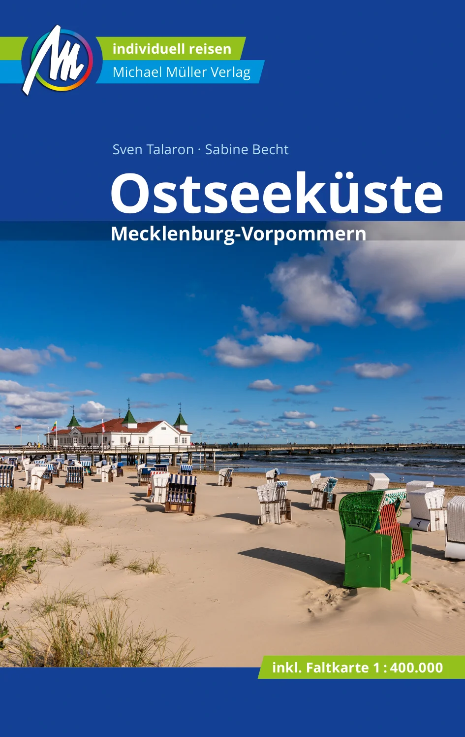 Anders reisen und dabei das Besondere entdecken Mit den aktuellen Tipps aus den Michael-Müller-Reiseführern gestalten Sie Ihre Reise individuell, nachhaltig und sicher. Weltkulturerbe, Kreidefelsen und Buchenwälder, kilometerlange Prachtfassaden – entdecken Sie mit Sven Talaron und Sabine Becht auf 360 Seiten mit 190 Farbfotos in der achten Auflage unseres Reiseführers »Ostseeküste« die Vielfalt der mecklenburgischen Ostseeküste zwischen Wismar, Rostock, Stralsund und Usedom. 29 Karten und Übersichtspläne in unserem Buch verschaffen Ihnen optimale Übersicht über Strände, Sehenswürdigkeiten, Inseln, Restaurants und Unterkünfte – mit unserem Reiseführer liegen Sie immer richtig. Familienurlaub am Strand, Naturverbunden oder interessiert an Kultur und Geschichte? Die Geheimtipps von Sven Talaron und Sabine Becht verraten Ihnen besonders lohnende Ziele, etwa Unterkünfte oder Restaurants, in denen auch Einheimische essen. Ökologisch, regional und nachhaltig wirtschaftende Betriebe sind kenntlich gemacht. Alles vor Ort akribisch recherchiert und für Sie ausprobiert. Zahlreiche Kurz-Essays vermitteln interessantes Hintergrundwissen. Urlaub am Meer – die deutsche Ostsee-Küste authentisch erleben Ortsbeschreibungen, Geschichte, Sehenswürdigkeiten und Freizeitaktivitäten, Restaurants, Unterkünfte von Sternehotel bis Ferienhaus, und vieles mehr: So individuell und detailliert ist kaum ein anderer Reiseführer. Lernen Sie – nicht zuletzt dank der bewährten Geheimtipps von Sven Talaron und Sabine Becht – eines der beliebtesten Reiseziele Deutschlands authentisch kennen. Regionalkunde und Reisetipps Tauchen Sie ein in die bewegte Geschichte der Hanse. Staunen Sie über die prächtigen Fassaden der Kaiserbäder, erleben Sie Kunst in Ahrenshoop und Wustrow oder genießen Sie Natur pur im Nationalpark Jasmund. Dazu gibts zahlreiche reisepraktische Tipps zu Anreise und Verkehrsmitteln vor Ort, Übernachtungsmöglichkeiten, Geografie, Kulturleben und mehr. Unser Reiseführer »Ostseeküste« ist kompetenter, kompakter und praktischer Begleiter auf all Ihren Wegen. Die Highlights der Ostseeküste in Mecklenburg-Vorpommern Im Westen liegen Perlen und Reiseziele wie die Hansestadt Wismar, das beliebten Kühlungsborn sowie Heiligendamm. Weiter östlich begeistert Rostock samt dem strandnahen Warnemünde und die malerische Halbinselkette Fischland-Darß-Zingst. Stralsund ist das Tor nach Rügen, Deutschlands größter Insel. Gleich nebenan liegt mit Hiddensee die »Perle der Ostsee«. Zwischen Greifswald und Usedom begeistern die typische Backsteinarchitektur, Badeparadiese und herrliche Landschaften. Alles dies und mehr finden Sie in unserem Ostseeküsten-Reiseführer akribisch recherchiert, für Sie ausprobiert und detailliert beschrieben. Freizeitaktivitäten an der Ostseeküste Die Region hat neben Natur und Wattwandern noch viel mehr zu bieten. Entdecken Sie Top-Ziele wie die oft schlossähnlichen Herrenhäuser, die rustikalen reetgedeckten Bauernhäuser oder die typische Backsteinarchitektur. Dazu zahlreiche Veranstaltungen und Festivals wie die Wismarer Heringstage, die Festspiele Mecklenburg-Vorpommern oder Hanse Sail in Rostock. Ausflüge mit Schiffen, Outdoor-Aktivitäten wie Radfahren, Wandern, Beachvolleyball, Inline-Skating, und und und Zahlreiche Veranstaltungen und Einrichtungen für Kinder machen die Ostseeküste zu einem idealen Ziel für den Familienurlaub. Die besten Restaurants, in denen auch Einheimische verkehren, Sehenswürdigkeiten, die nicht jeder kennt oder die schönsten Strände für die ganze Familie? Unser Reiseführer »Ostseeküste« weiß Bescheid! Mit dem Ostseeküste-Reiseführer haben Sie für Ihre Reise einen akribisch recherchierten Begleiter an der Seite. Ob Ferienwohnung oder Hotel, ob deftiges Mahl oder Sterne-Restaurant: Umfassende Beschreibungen, zahlreiche bewährte Tipps und hilfreiche Hinweise in unserem Buch machen Ihren Aufenthalt zwischen Wismar und Usedom zu einem individuellen und gelungenen Erlebnis. Drei Fakten über die Ostseeküste, die Sie wahrscheinlich noch nicht kannten: Im Mai 1881 eröffnete der 25-jährige Rudolph Karstadt 1881 in Grevesmühlen sein erstes Geschäft für Tuchwaren. Der Entdecker Trojas und der Königsgräber von Mykene, Heinrich Schliemann, stammt aus dem westlich von Rostock gelegenen Neubukow. 1872 wurden nach einem Sturm auf Hiddensee filigranes goldenes Geschmeide entdeckt. Der Hiddenseer Goldschatz ist der bedeutendste Fund aus der Wikingerzeit in Deutschland.
