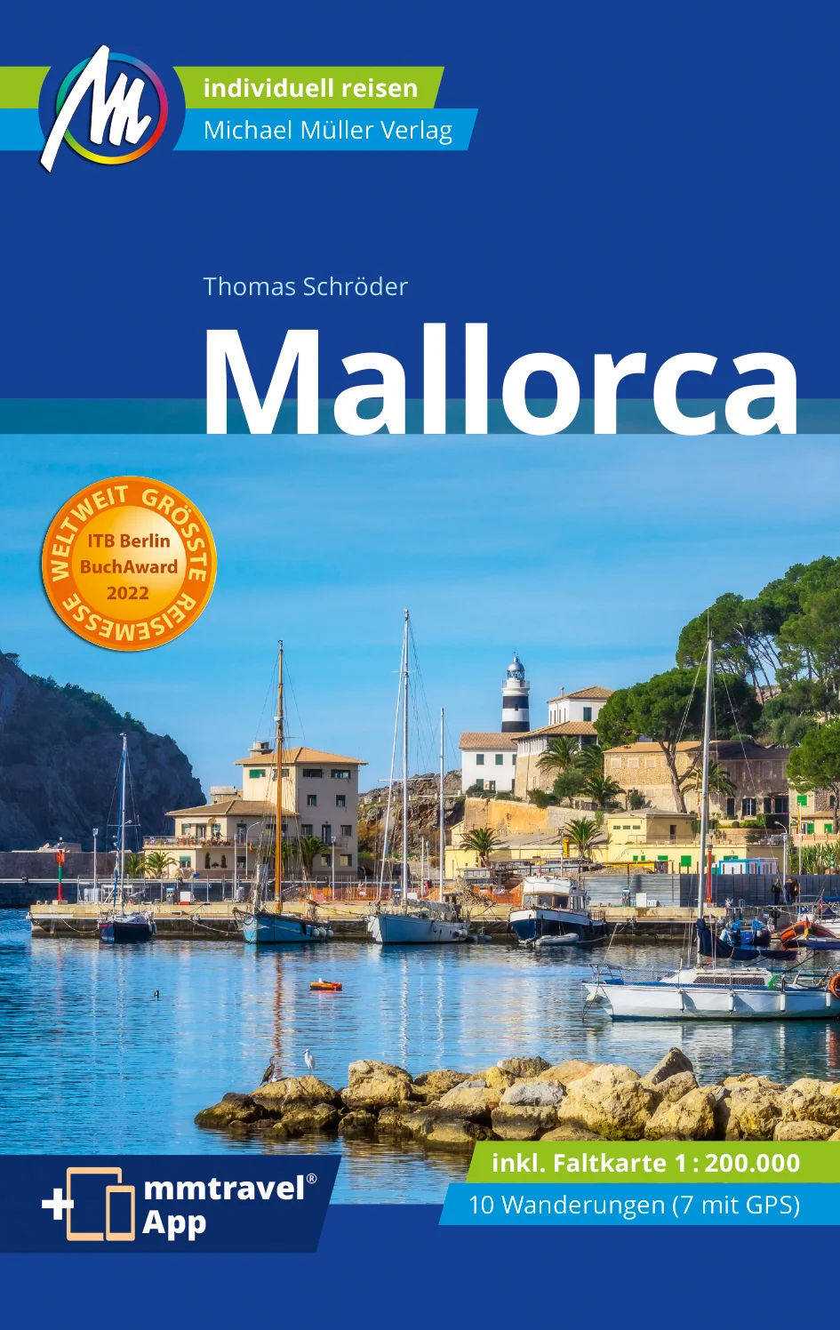 Anders reisen und dabei das Besondere entdecken: Mit den aktuellen Tipps aus den Michael-Müller-Reiseführern gestalten Sie Ihre Reise individuell, nachhaltig und sicher. Mallorca hat für Individualreisende viel zu bieten. Auf 336 Seiten mit 184 Farbfotos enthüllt Thomas Schröder die Pracht der Baleareninsel. Der Mallorca-Reiseführer in der 13. Auflage informiert über mehr als 150 Orte. Zehn Wanderungen und Touren, sieben mit gratis herunterladbaren GPS-Tracks, lassen Sie in Ihrem Mallorca-Urlaub das Wanderparadies ganz einfach entdecken. Restaurants für jeden Geschmack und die besten Unterkünfte von günstig bis nobel – vor Ort recherchiert und ausprobiert. Die herausnehmbare Mallorca-Karte im Maßstab 1:200.000 erleichtert die Orientierung. Ein ausführliches Palma-Special auf 40 Seiten rundet den Reiseführer Mallorca ab. Nachhaltig und regional wirtschaftende Restaurants und Betriebe sind mit einem grünen Blatt gekennzeichnet. Alles über Mallorca: Die Bucht von Palma und Palma selbst, Costa de Calvià und Peguera. Der Nordwesten mit Andratx, Valldemossa, Deiá, Sóller und der zum UNESCO-Weltkulturerbe gehörenden Serra de Tramuntana. Der Norden um Pollença und Alcúdia, Port de Pollença, Alcúdia, Santa Margalida. Die OstküstemitArtà, CalaRatjada, Manacor, Porto Cristo, Felanitx, Porto Colom, Cala d’Or und Cala Figuera. Im Süden Llucmajor, Campos, und Colònia de Sant Jordi und schließlich die Inselmitte samt Inca, Altaró, Sineu, Petra und Algaida: Unser Reiseführer zeigt die Highlights der Mittelmeerinsel – und mehr. Dank herausnehmbarer Mallorca-Karte finden Sie leicht die Geheimtipps des Autors zu ruhigen Orten, bezaubernden Landschaften und Sehenswürdigkeiten. Wandern und mehr auf Mallorca: Neben Touren, insbesondere in der Serra de Tramuntana, bietet Mallorca zu Erlebnismuseen umgebaute Landgüter, Tropfsteinhöhlen und Ausflugsschiffe. Ein Doku-Zentrum informiert über den Naturpark Cabrera und im großen Aquarium an der Platja de Palma taucht man ein in die Unterwasser-Tierwelt. Kinderfreundlich sind die Strände im Nordosten und Osten und der Bucht von Palma. Auch eine Fahrt mit der Schmalspurbahn »Roter Blitz« lohnt sich. Oder Sie erkunden Mallorca mit dem Fahrrad – Infos zu allem liefert unser akribisch recherchierter Reiseführer Mallorca. La cocina mallorquina: Der Reiseführer erklärt die Inselküche und gibt Tipps zu Spezialitäten und verrät, wo gute Restaurants zu finden sind. Für Palma bietet der Mallorca-Reiseführer gesondert auf sechs Seiten Tipps und vor Ort geprüfte Infos zu ausgesuchten Bars, Cafés und Restaurants. Übernachten auf der Balearen-Insel: Ein Hotel? Lieber eine Finca auf Mallorca? Oder auf der Suche nach der ganz besonderen Übernachtungsmöglichkeit, etwa in einem Kloster? Der Reiseführer verrät, worauf man als Individualreisender achten sollte und wo man preisgünstige Adressen findet. Klima und Wetter Mallorcas: 300 Sonnentage im Jahr und Badezeit von Juni bis teils Oktober – gute Gründe für einen Mallorca-Urlaub außerhalb typischer Ferienzeiten. Individualreisende haben es leicht, einen geeigneten Zeitraum zu finden. Unser Reiseführer erklärt, warum sogar der Dezember als Reisemonat insbesondere auch Aktivurlauber verlocken kann. Kultur und Geschichte Mallorcas: Autor Thomas Schröder liefert einen kurzen geschichtlichen und politischen Abriss von der Urzeit bis heute und enthüllt manch Interessantes. Etwa was San Francisco, ein »satter Anzug«, der Erzherzog Ludwig Salvator und täuschend echte Kunstperlen mit Mallorca zu tun haben.