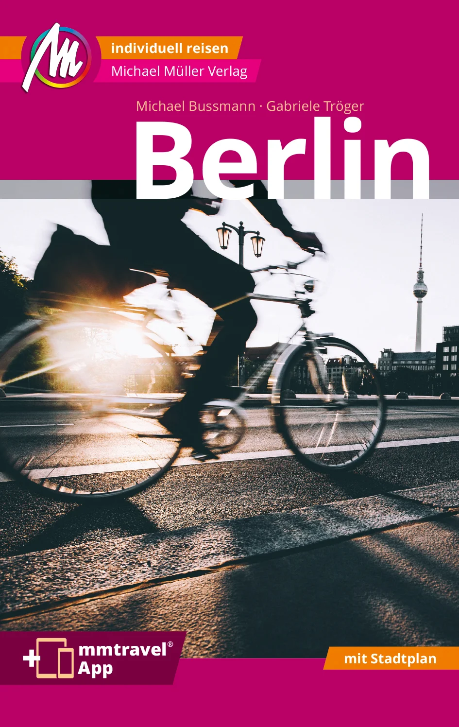Anders reisen und dabei das Besondere entdecken: Mit den aktuellen Tipps aus den Michael-Müller-Reiseführern gestalten Sie Ihre Reise individuell, nachhaltig und sicher. Berlin ist mehr als nur eine Reise wert – warum, erklären Michael Bussmann und Gabriele Tröger im Reiseführer „Berlin“ in der sechsten Auflage. Auf 336 Seiten mit 155 Farbfotos ist die lebendige Vielfalt der deutschen Hauptstadt ausgebreitet. Abgefahren und angesagt, vornehm oder verrückt: 13 akribisch recherchierte und detailliert beschriebene Touren zeigen die ganze Pracht der Spree-Metropole. Dank herausnehmbarem Stadtplan im Maßstab 1:17.500 und 25 Karten plus U- und S-Bahn-Plan finden Sie sich im pulsierenden Großstadtdschungel problemlos zurecht. Die Geheimtipps der Autoren führen in das andere Berlin abseits der bekannten Pfade. Dazu eine kompakte Übersicht der vor Ort recherchierten und für Sie ausprobierten Restaurants, Hotels und Museen der Stadt. Ökologisch, regional und nachhaltig wirtschaftende Betriebe sind kenntlich gemacht. Eine kostenlose Web-App ergänzt den Reiseführer „Berlin“ und unterstützt Sie auf geniale Weise bei der Erkundung der Stadt. Berlin, Berlin, wir fahren nach Berlin: Vom Potsdamer Platz ins Regierungsviertel, die Tempel der Künste auf der Museumsinsel, Alexanderplatz und Nikolaiviertel, die Spandauer Vorstadt und Checkpoint Charlie, Tiergarten, Kulturforum und Diplomatenviertel, City West, Schloss Charlottenburg und Umgebung, Prenzlauer Berg, Friedrichshain, Kreuzberg, Schöneberg und Neukölln: Berlin ist Schauplatz deutscher und europäischer Geschichte sowie Spiegel von Vergangenheit und Moderne. Mit dem Reiseführer „Berlin“ entdecken Sie alle Seiten der deutschen Hauptstadt. Was tun in Berlin? Langeweile kommt in Berlin sicher nicht auf. Vom „Kaufhaus des Westens“ KaDeWe bis jwd – „janz weit draußen“ – der Reiseführer „Berlin“ hat für alle was, das Sie garantiert noch nicht gesehen haben. Sommers wie winters bietet die Stadt ein intensives Erlebnis. Und das Wetter Berlins kann so intensiv sein, wie die Stadt selbst: Traumhafte Sommer und weniger Regentage als Hawaii, dafür fordernde Winter. Berlin liegt nördlicher als das kanadische Calgary. Es locken sieben Ausflugsziele mit Seen, Stränden, Parks und Museen außerhalb der unmittelbaren City: Treptower Park, Köpenick, Friedrichshagen und Müggelsee, die Gärten der Welt in Marzahn, Spandau, Dahlem, Grunewald und Wannsee – nicht zu vergessen die Gedenkstätte Hohenschönhausen sowie das Stasi-Museum Lichtenberg. Elf Seiten samt doppelseitiger Karte mit Restaurant- und Café-Verzeichnis führen durch das brandenburgische Potsdam. Unterwegs mit Kind und Kegel? Sechs Seiten verraten, was man mit den kleinen Rackern am besten unternimmt. On Tour mit knappem Budget? Auch dazu hat der Reiseführer „Berlin“ bewährte Tipps. Kultur, Konsum und Kulinarisches: 92 Shoppingadressen von hip bis High Class, 199 Restaurants für jeden Geschmack und Geldbeutel und 106 Museen von abstrus bis Aha! Alles vor Ort für Sie ausgesucht, ausprobiert, detailliert beschrieben und kompakt zusammengefasst. Der Reiseführer „Berlin“ ist bewährter Begleiter mit hilfreichen Hinweisen und einer Menge Geheimtipps. Übernachten in Berlin: Auf der Suche nach einem Hotel? Berlin hat eine Vielzahl an Unterkünften zu bieten. Eine doppelseitige Übersichtskarte nennt 47 zentral gelegene Unterkünfte für jeden Geschmack und Anspruch. Wir haben alle für Sie geprüft. Unschlagbares Bundle Die mmtravel® App zum City-Guide Berlin ist gratis mit dabei, denn Buch und App gehören für uns einfach zusammen. Nutzen Sie den inkludierten Freischaltcode zum kostenlosen Download und laden Sie den kompletten Inhalt des Reiseführers mit Online-Karten und GPS-Funktion auf Ihr Smartphone oder Tablet.